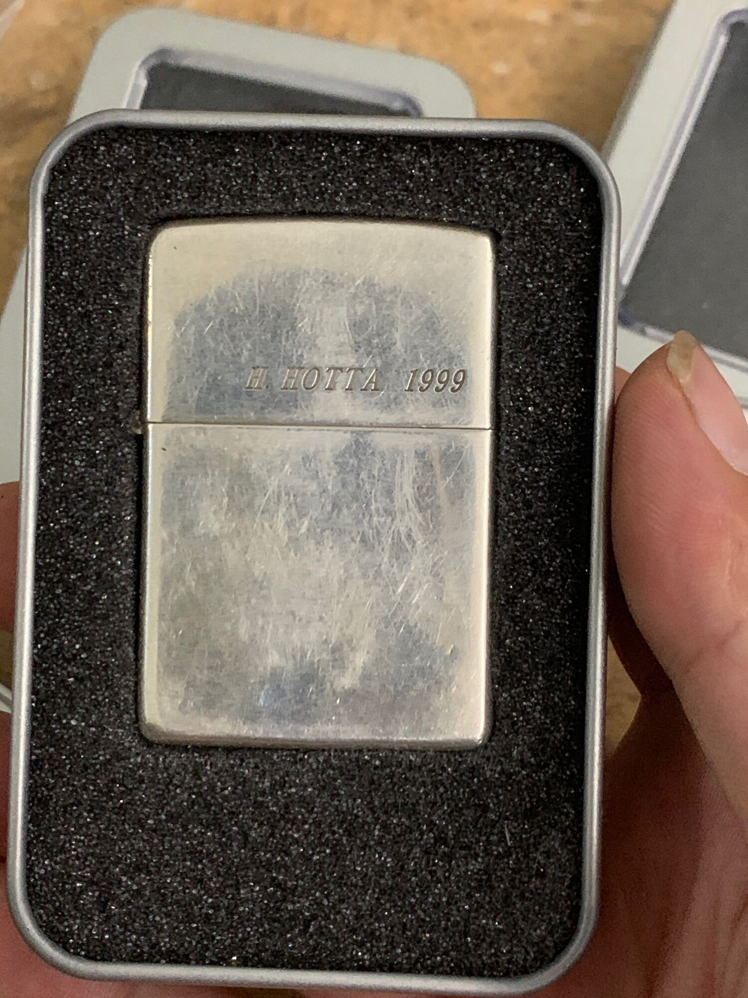Hộp thiếc bảo quản trưng bày zippo