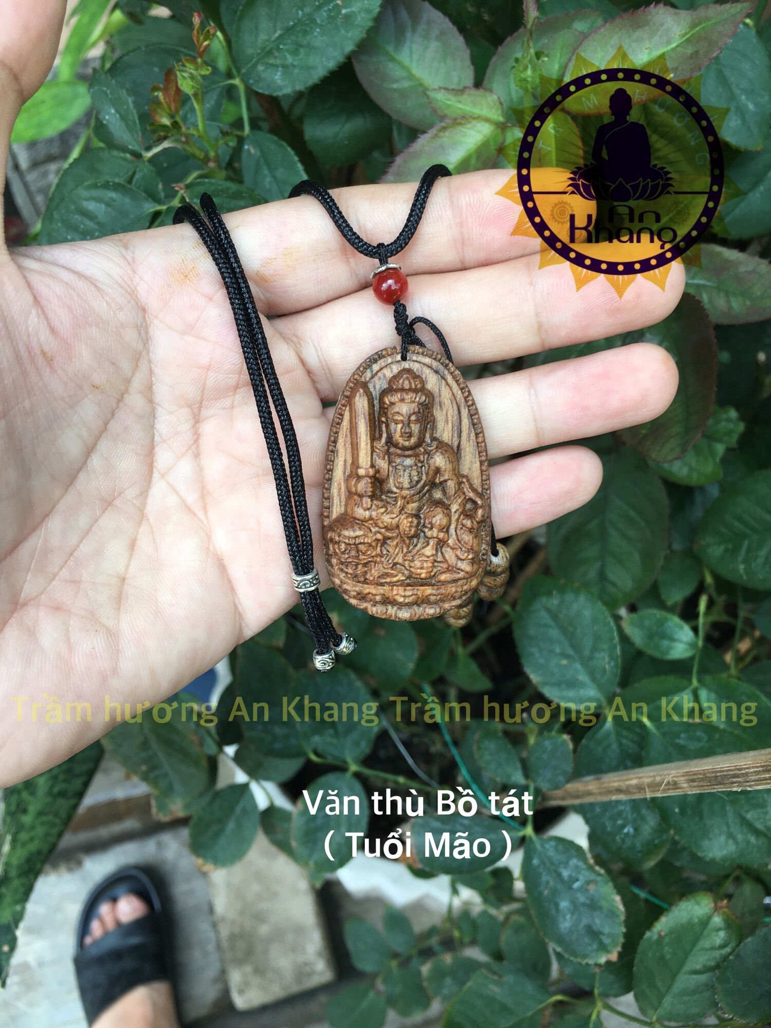 Mặt Phật bản mệnh trầm hương tốc tự nhiên.