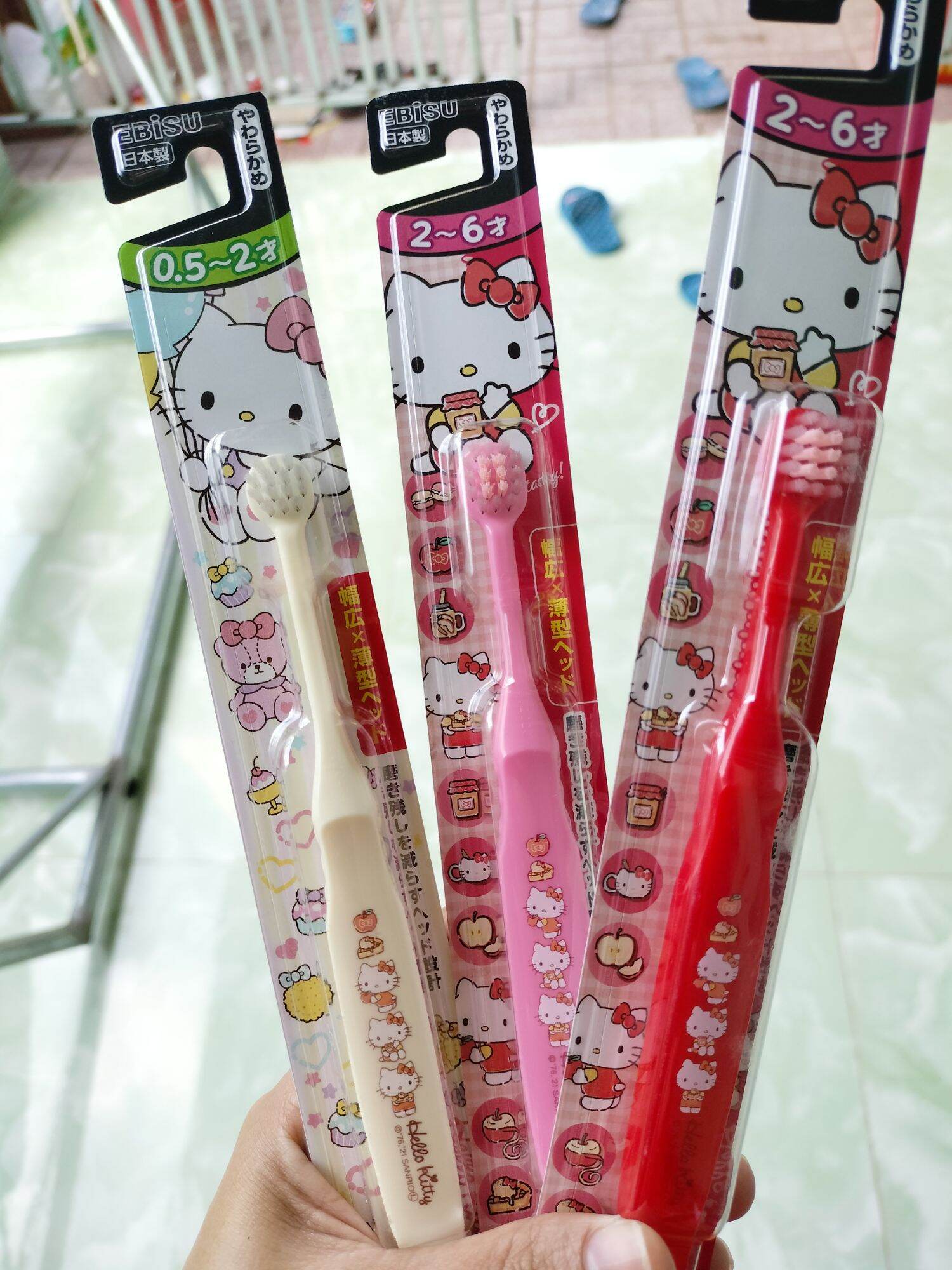 Bàn chải đánh răng Esubi hình Hello kitty