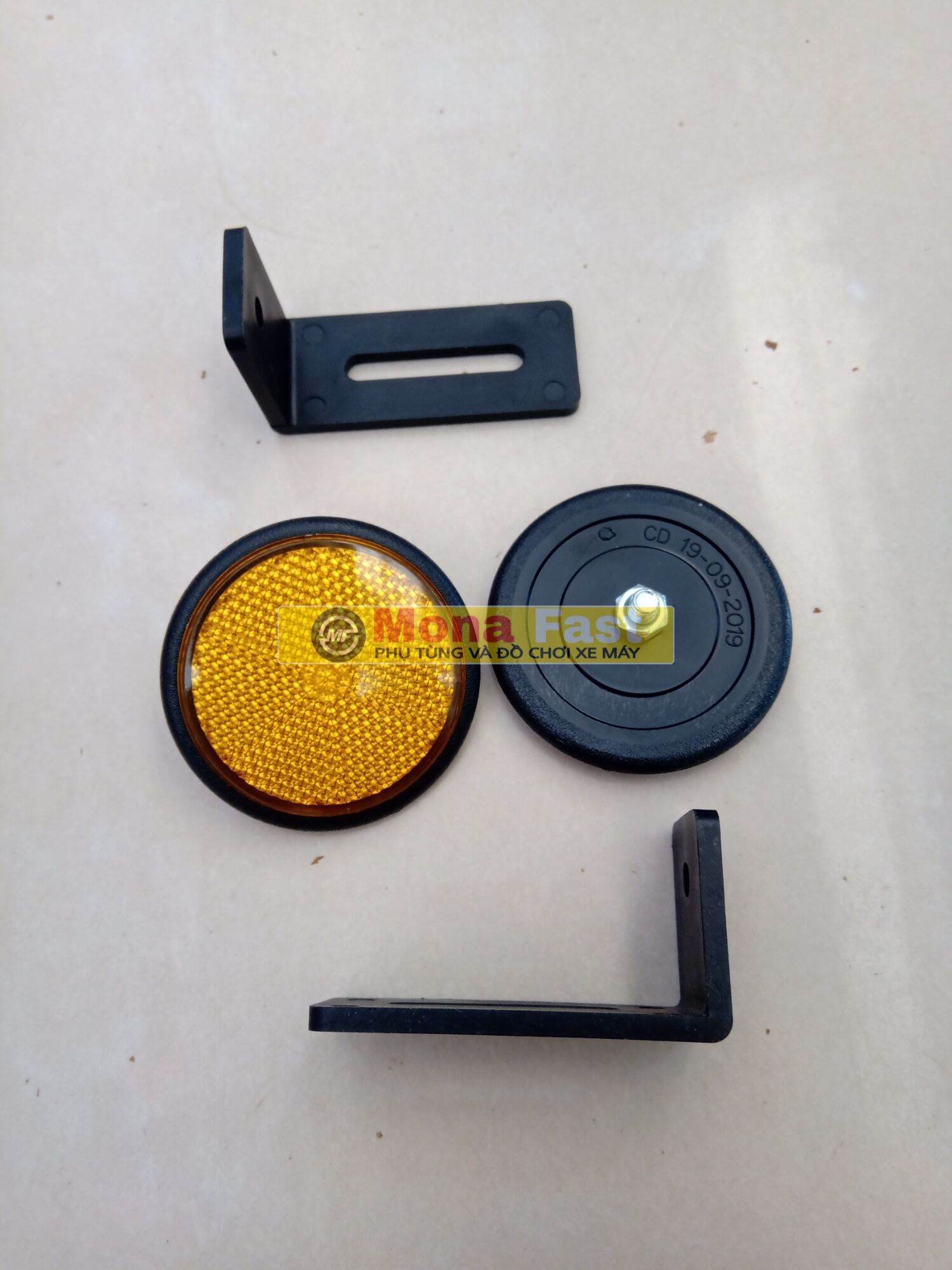Mắt mèo phản quang gắn biển số xe máy