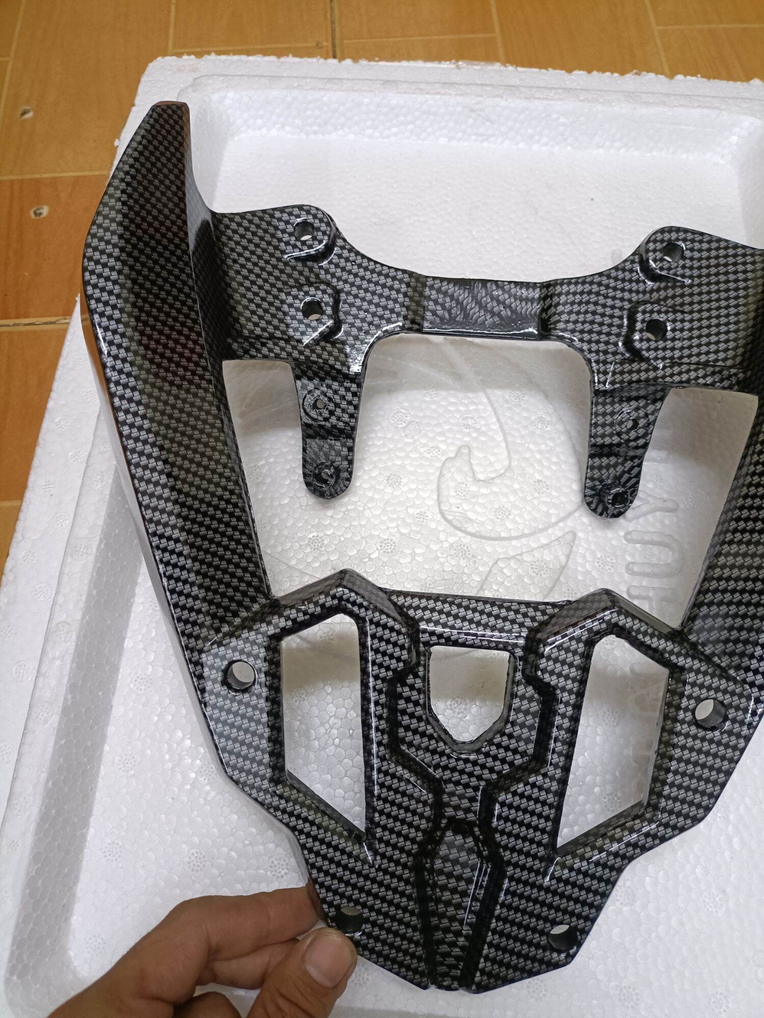 Cảng sau Winner X kiểu rocket robot cacbon