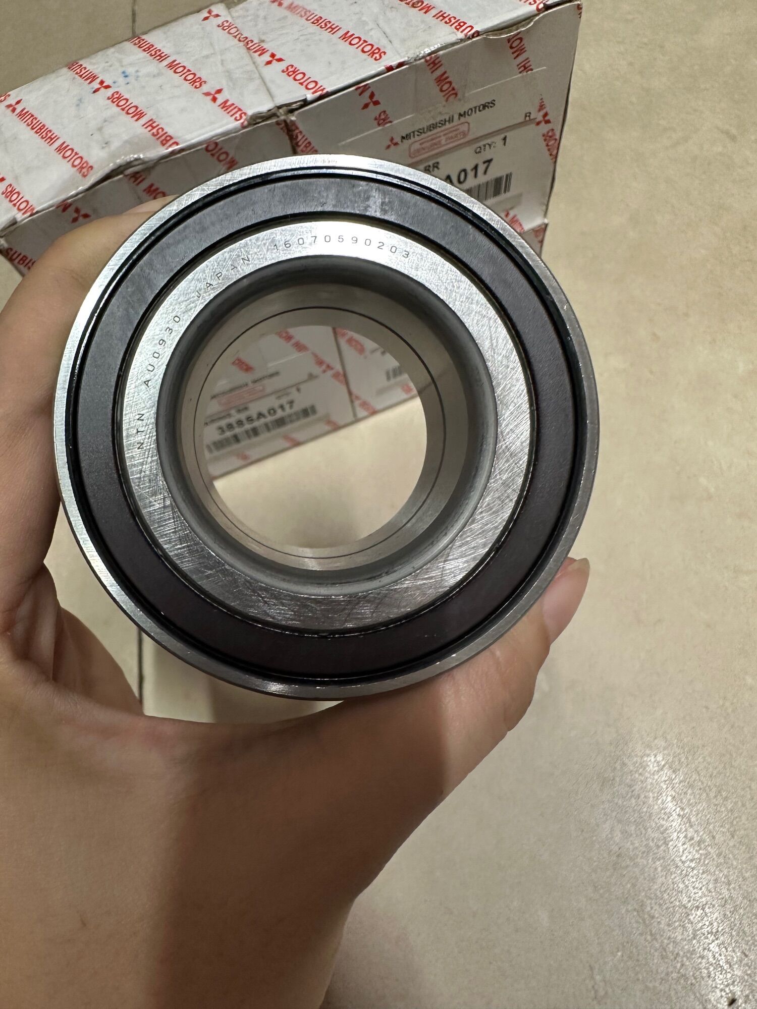 BẠC ĐẠN / BI MOAY Ơ BÁNH TRƯỚC MITSUBISHI XPANDER