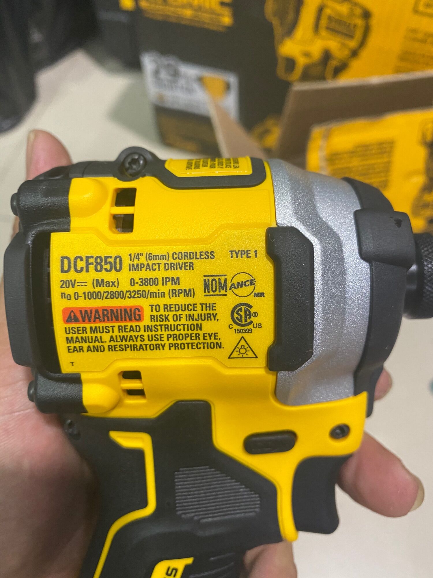 Khoan vít dewalt dcf850