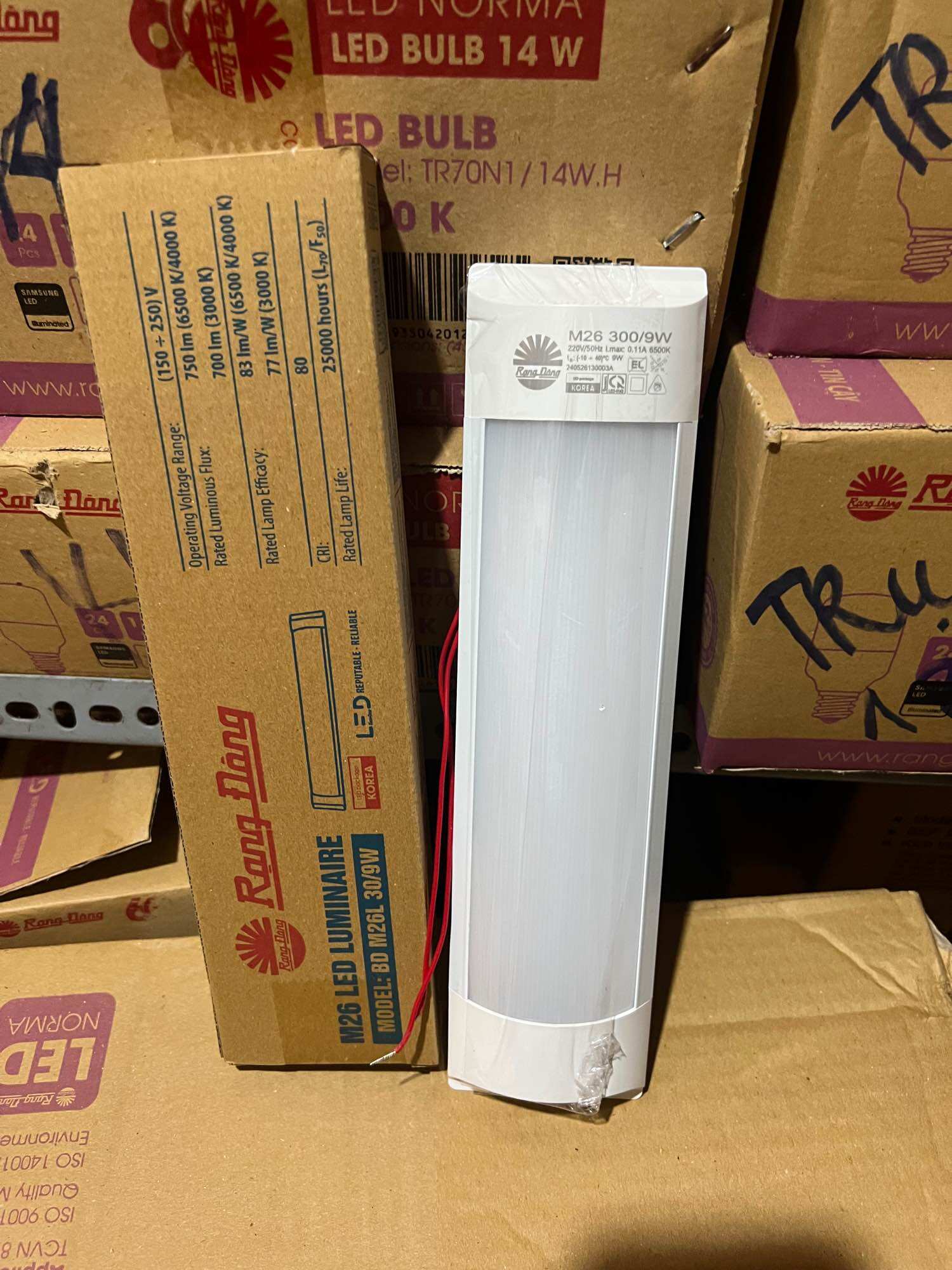 Bộ đèn LED bán nguyệt Rang Đông 9W 30cm - Công suất 9W điện áp 150-250V/50Hz quang thông 700-750 lm
