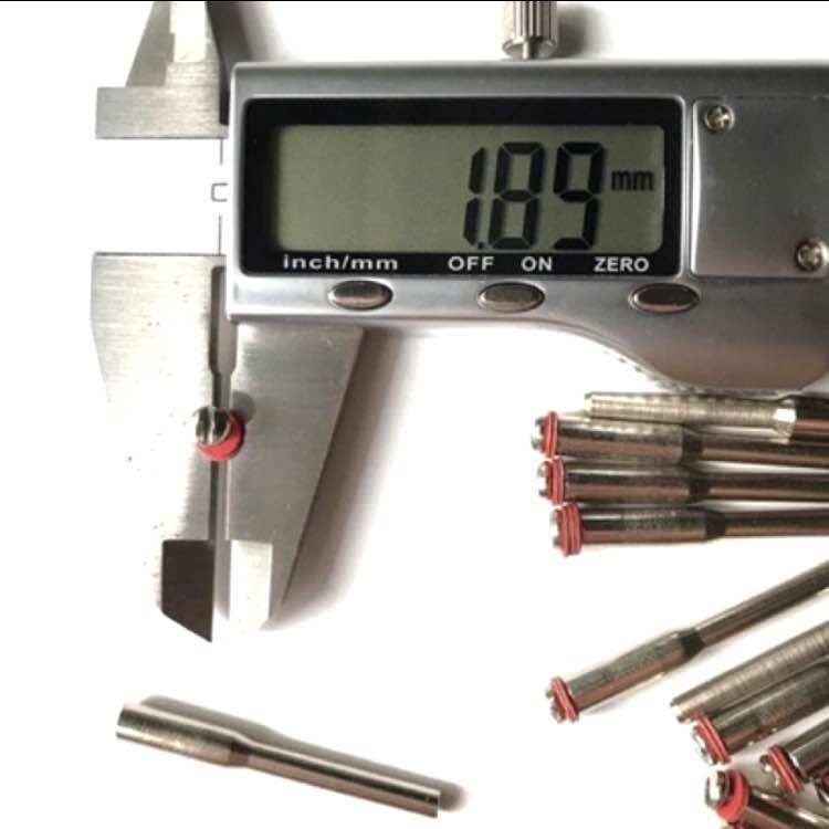 Trục kẹp đĩa lỗ vít 2mm cán 3.17mm