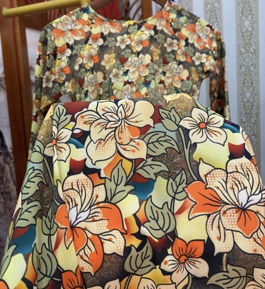 Áo dài hoa nhí lạ