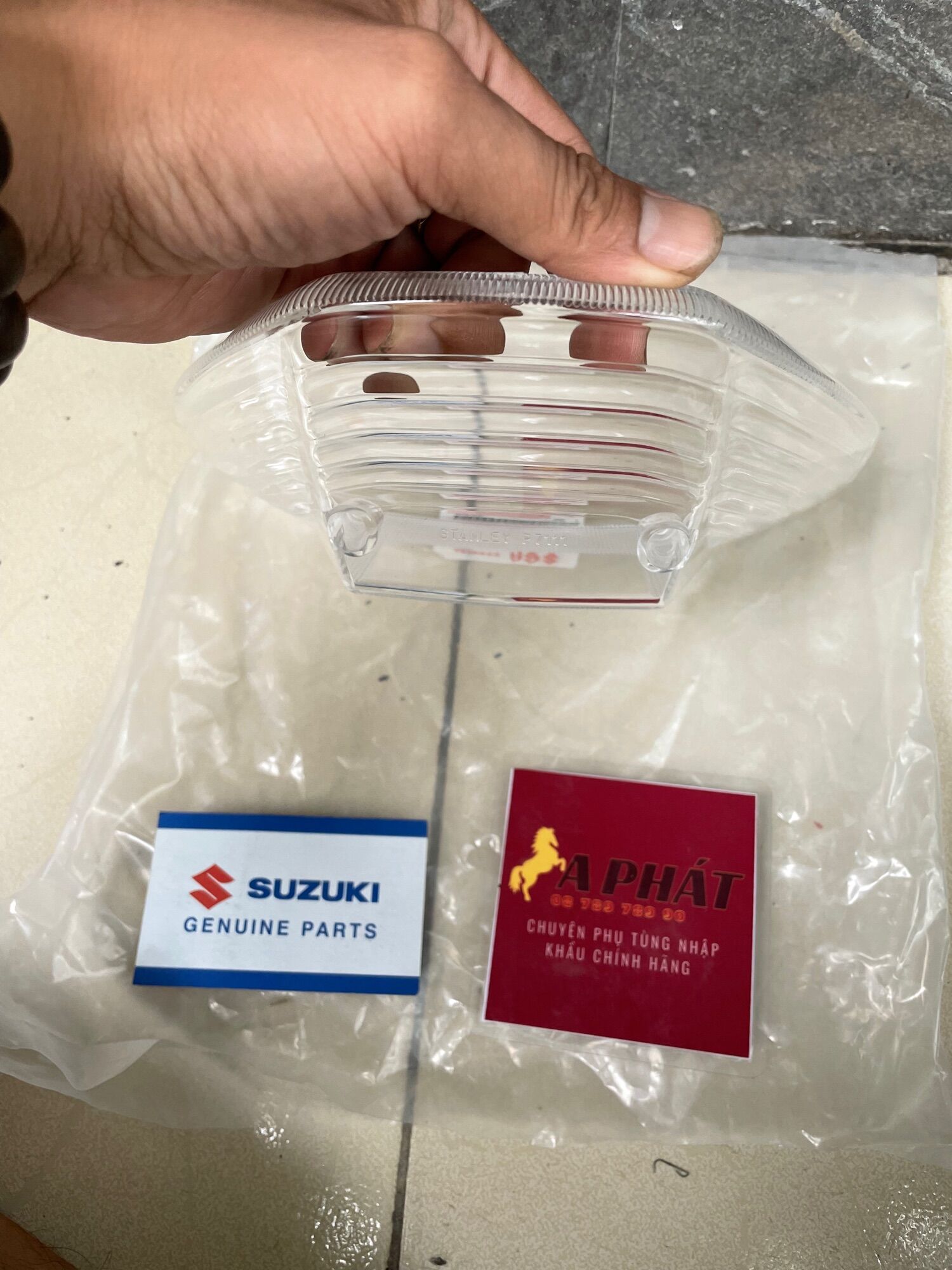 Kính đèn lái suzuki hayate