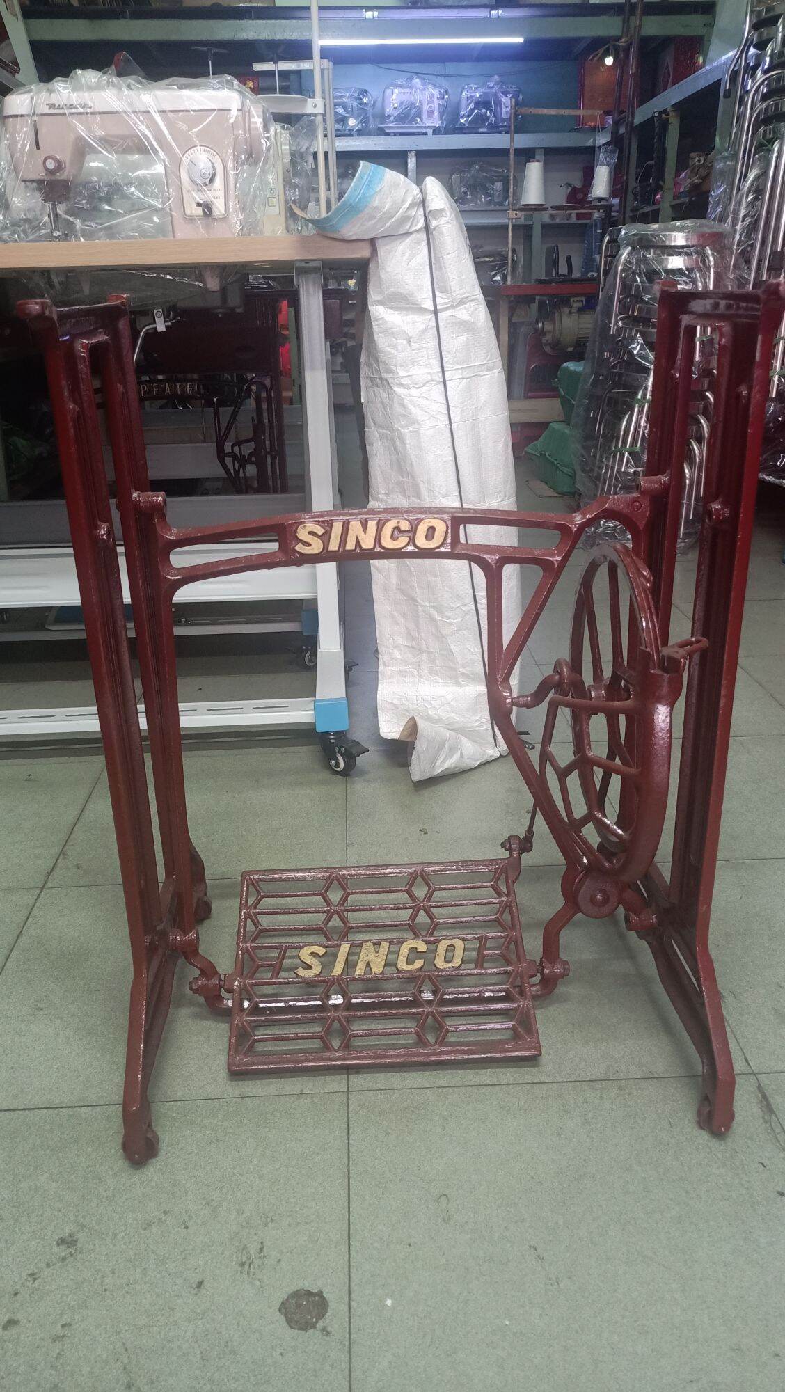 Chân đạp máy may gia đình