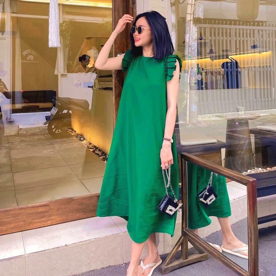 Đầm bầu vàng tay rơi dự tiệc sang chảnh