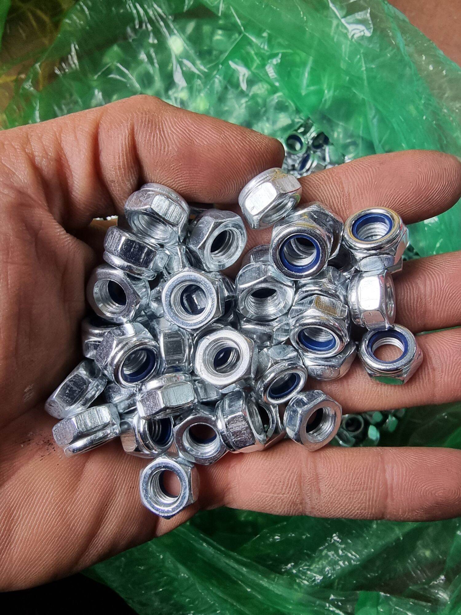 50 ê cu lục giác khóa chặt chống trượt 8ly ( ê cu nhựa M8x1.25)