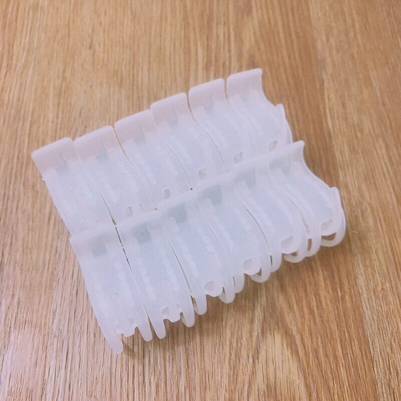 Vỉ kẹp tóc càng cua 5 răng 12 cái(trắng nhám nhựa dẻo)