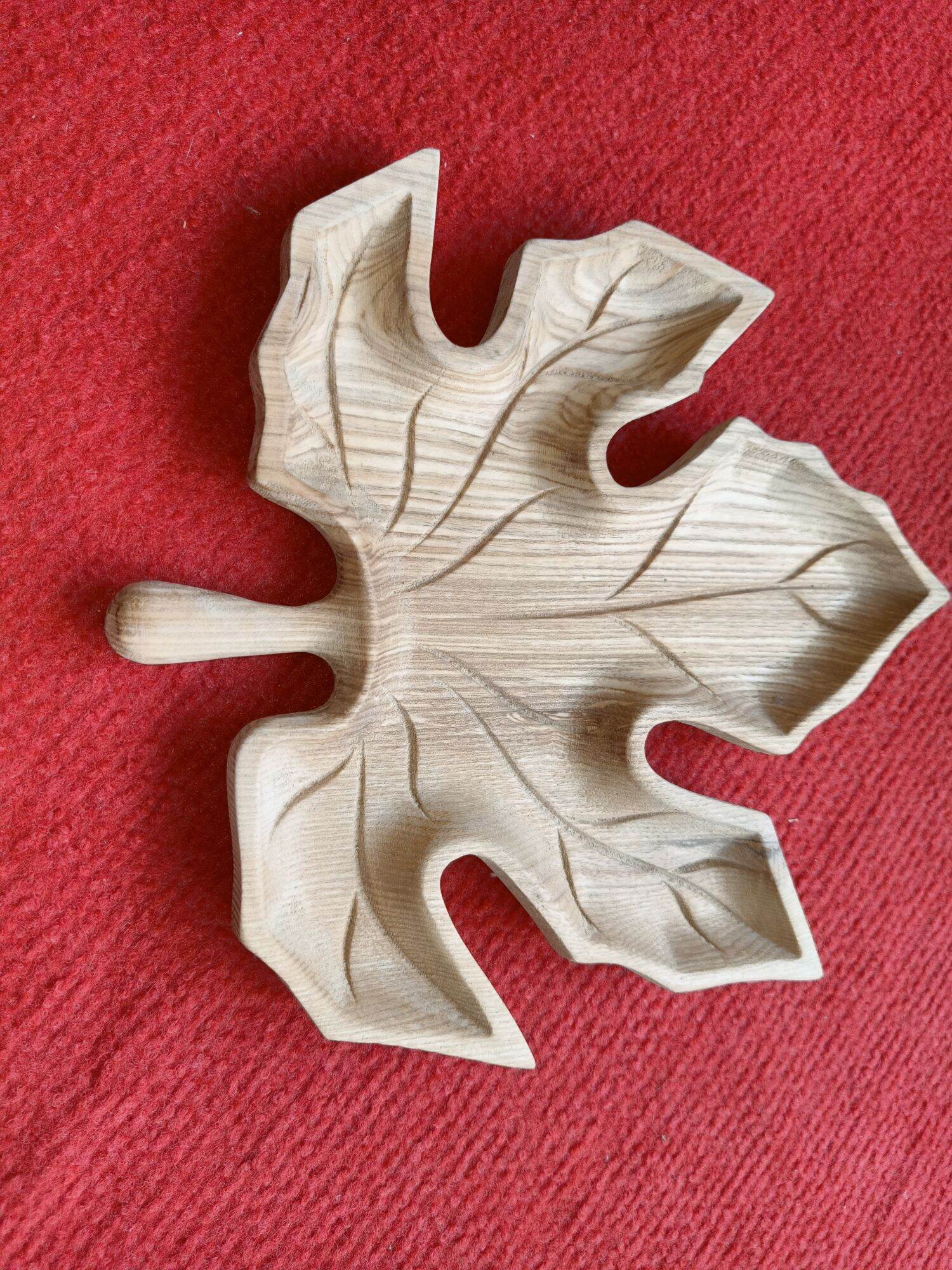 Khay gỗ decor hình lá Phong (22x20cm), đĩa gỗ trang trí