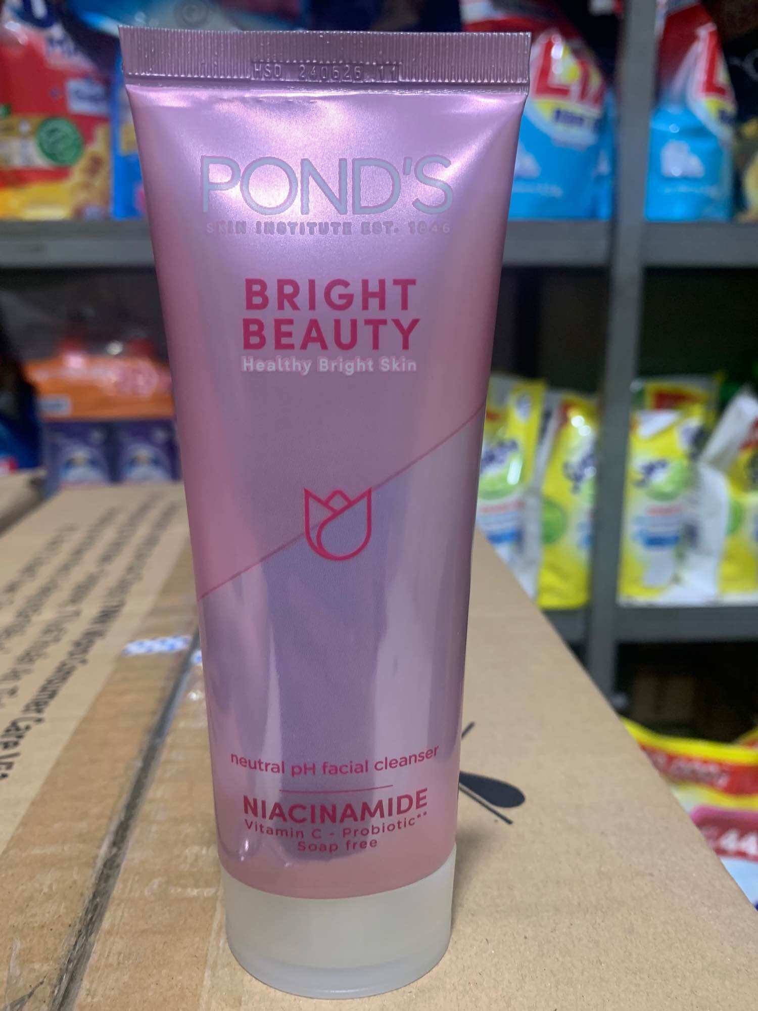 Sữa rửa mặt trắng da Pond chai 100g mới