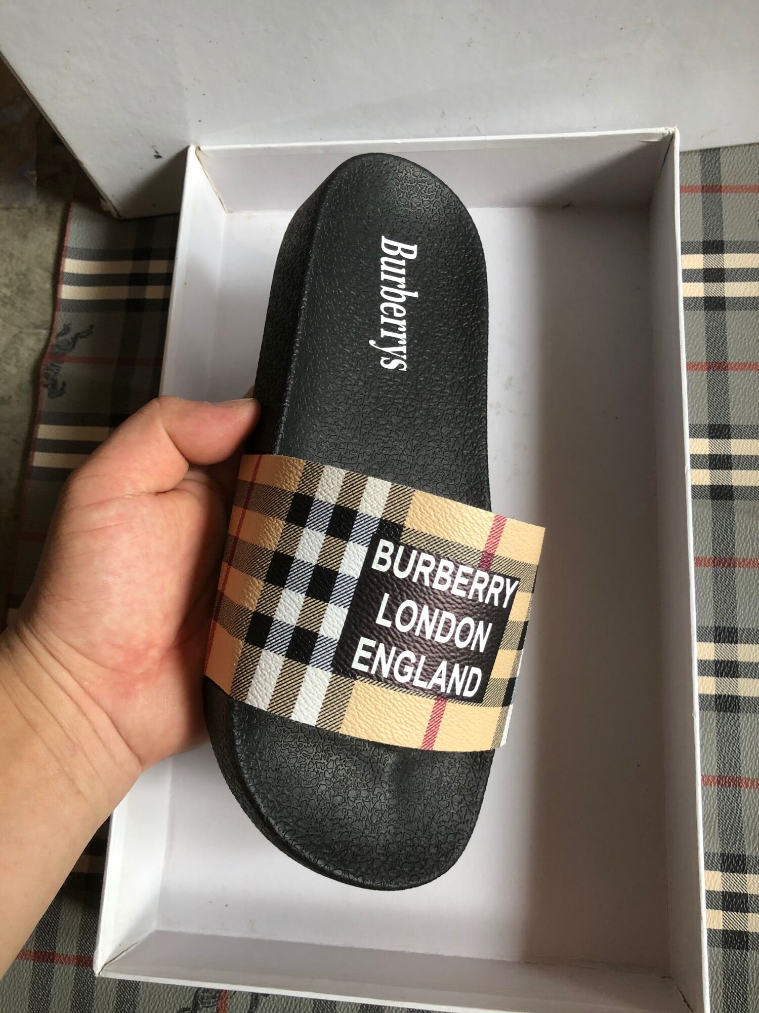 ✅ Dép quai ngang Burbery Nam full size 38-43