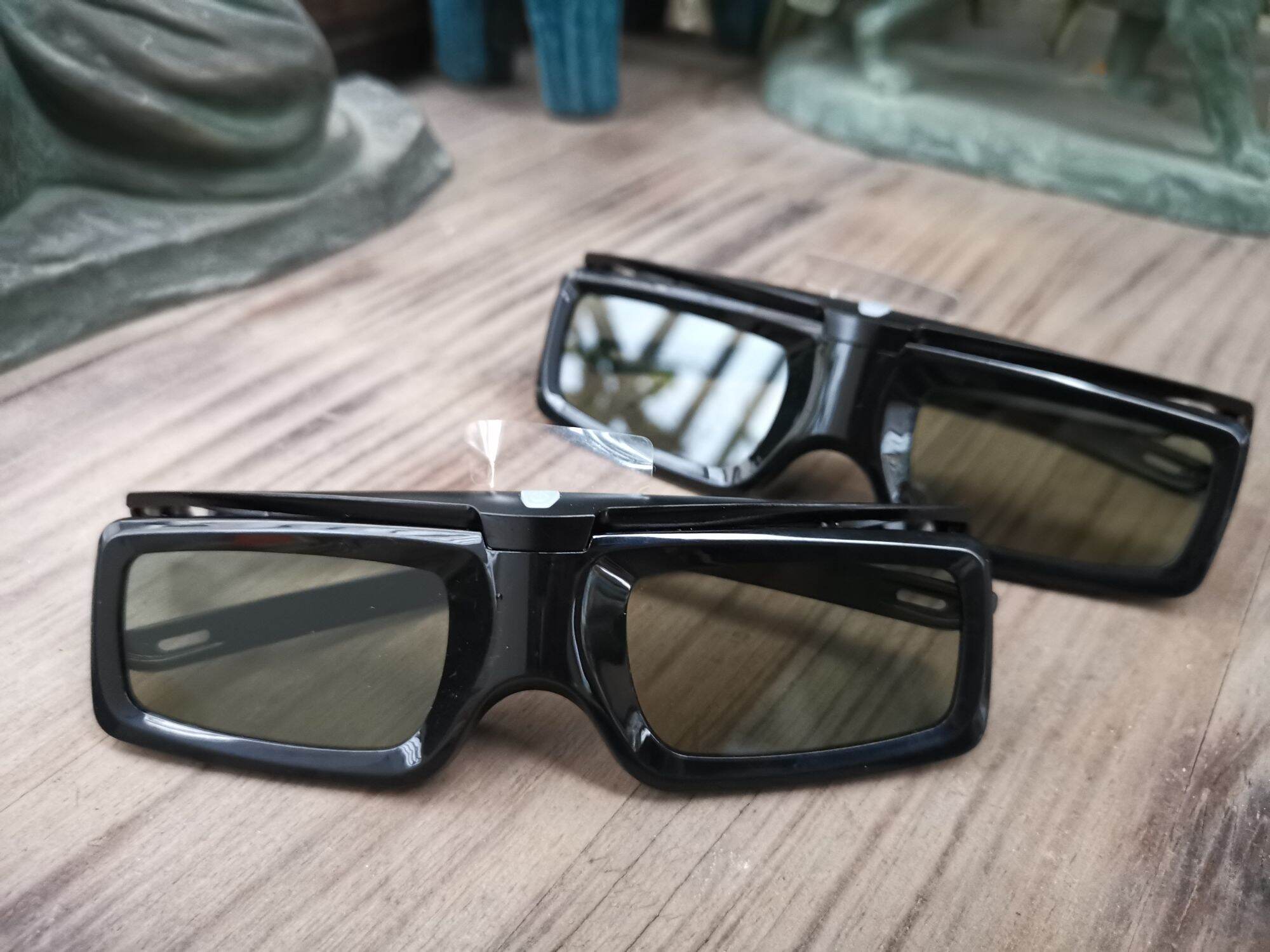 Kính 3D chủ động Sony TDG-BT400A (Active Shutter 3D Glasses) dùng cho TV BRAVIA và máy chiếu Sony hỗ trợ 3D bằng sóng RF/Bluetooth.