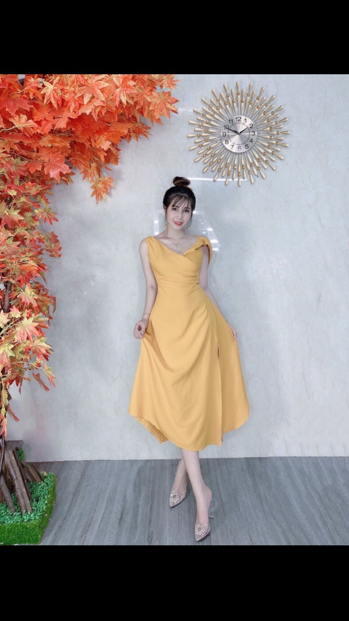 Đầm xoè xẻ tà dáng dài qua gối