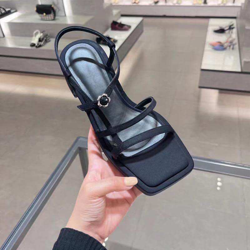 Sandal Ck dây đen gót vuông ( lùi1 size)