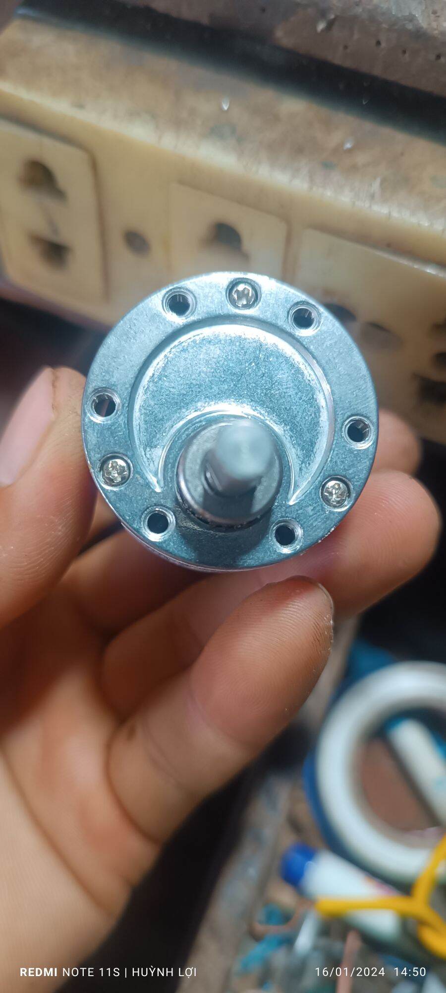 Motor máy đưa võng cho bé nhỏ