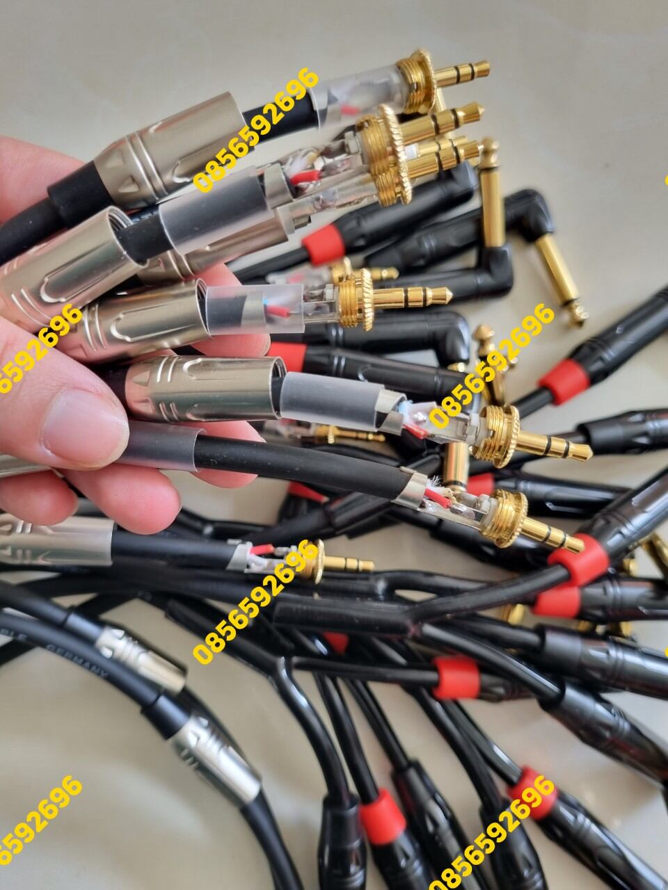 Dây tín hiệu jack 3.5mm ra 2 jack 6mm cong