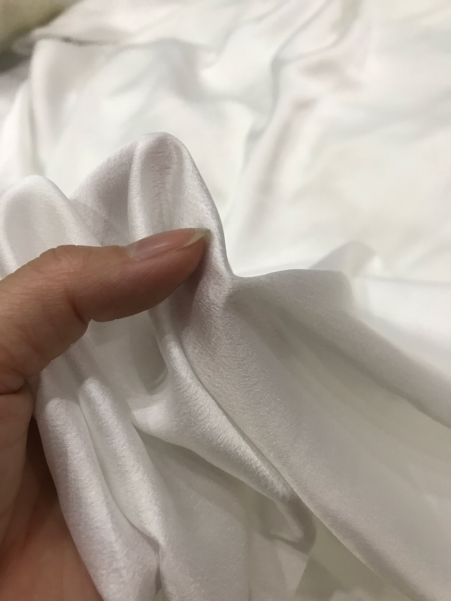 Vải lụa satin màu trắng mềm rũ nhẹ bay may áo dài , áo sơ mi ,đầm váy