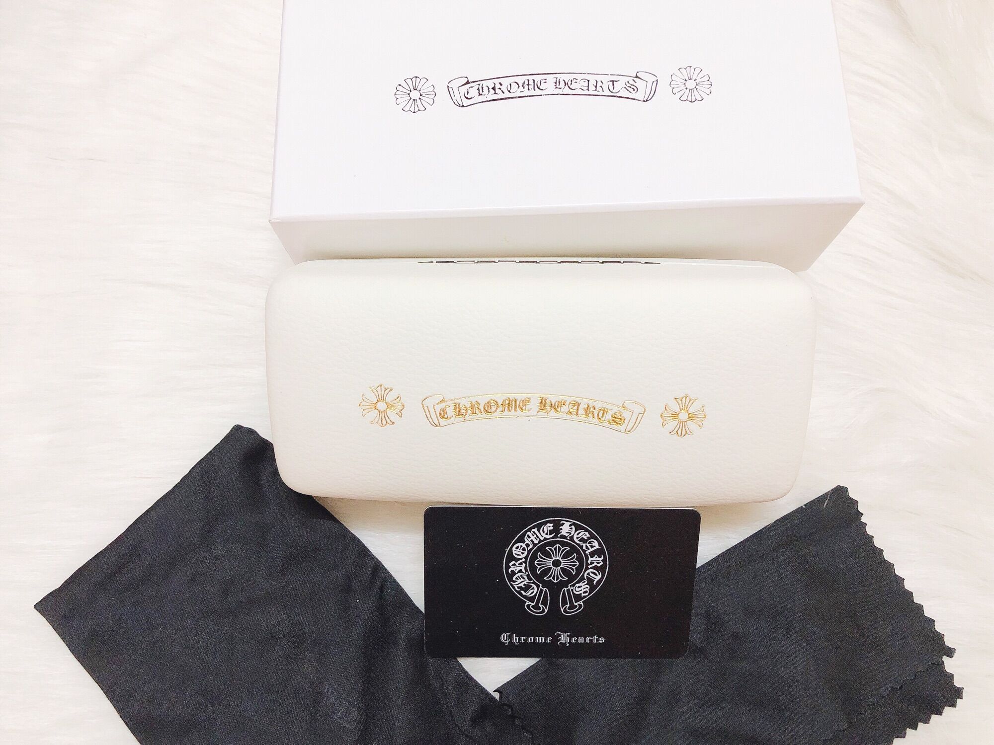 Hộp đựng kính Chrome Hearts