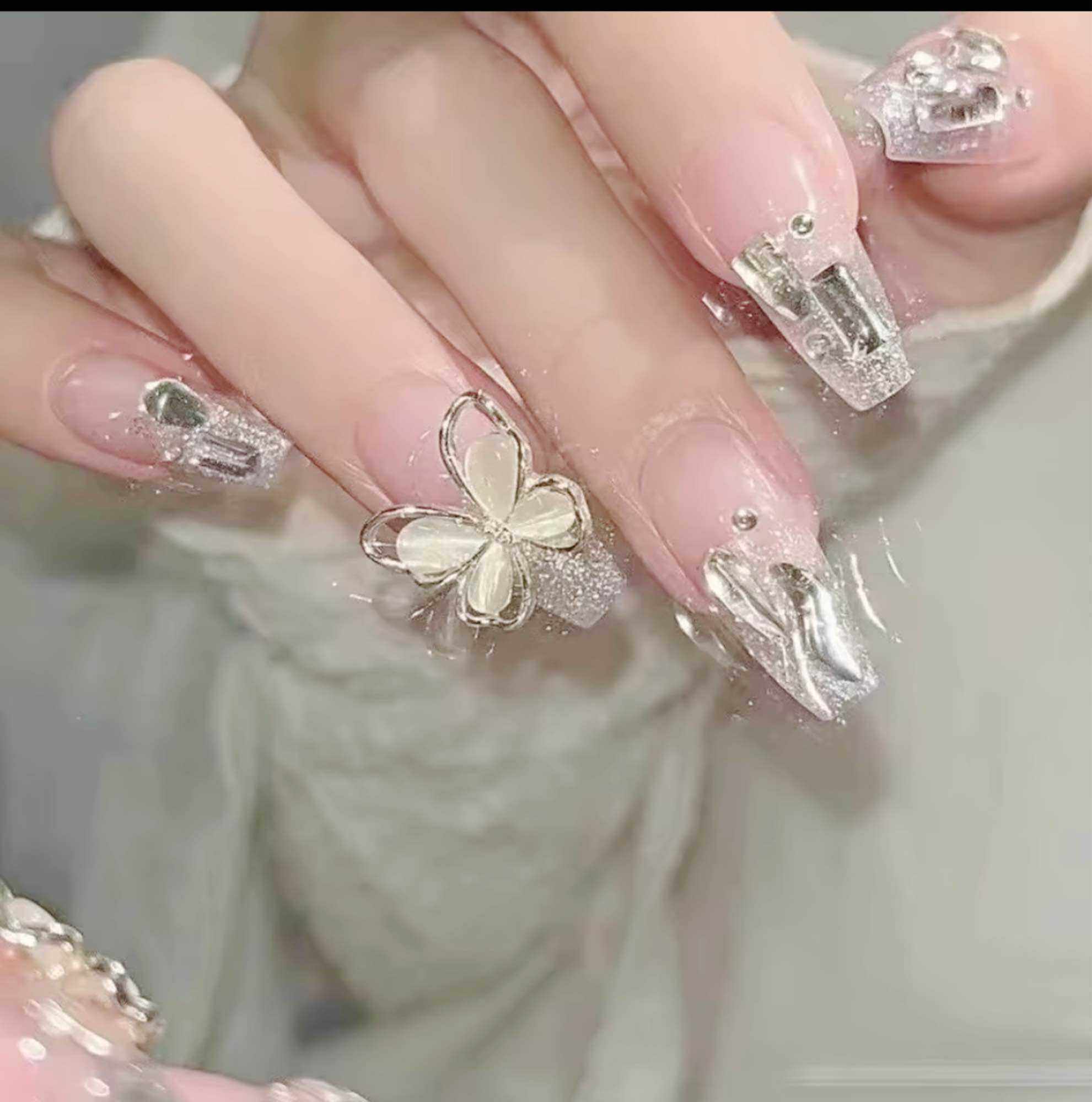 Nail box -Bộ 24 móng tay giả tặng 4 món dán M114