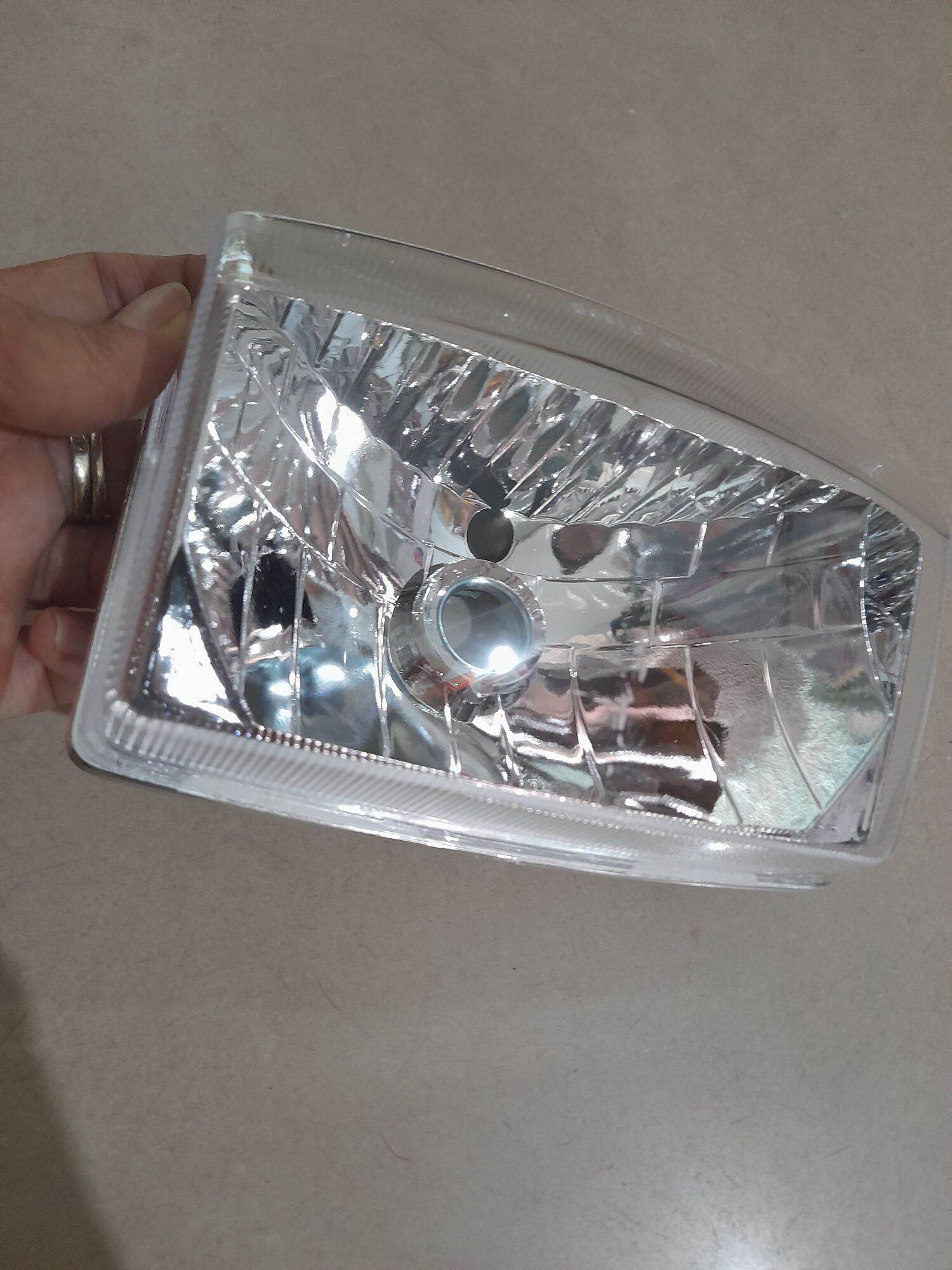 Chóa đèn trước xe Max nhật