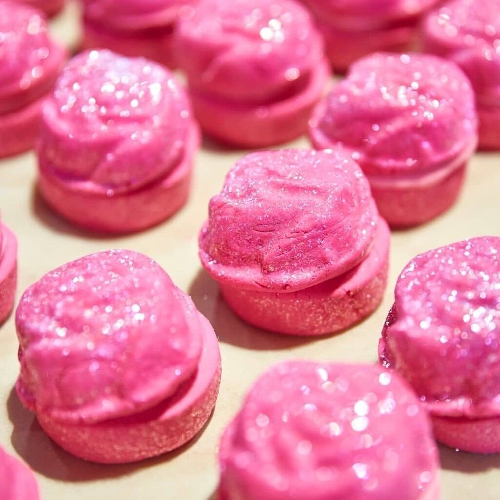 Tạo bọt bồn tắm rose jam bubble bar - lush