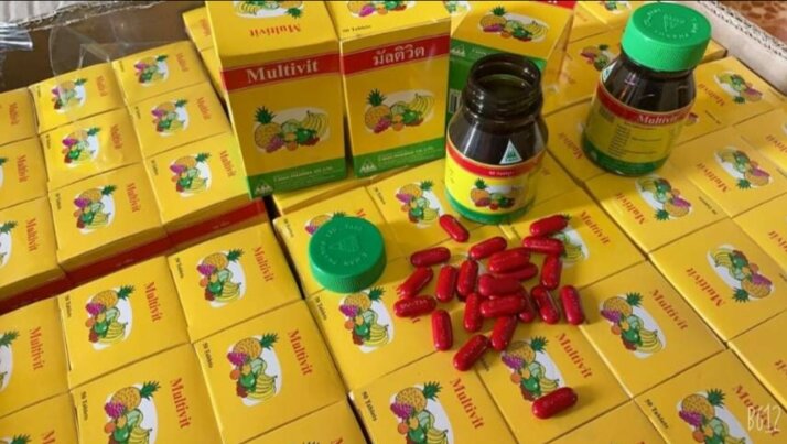 9 Vitamin Tp mẫu mới nắp đen ( mẫu mới ảnh cuối ) Multivit Thái Lan