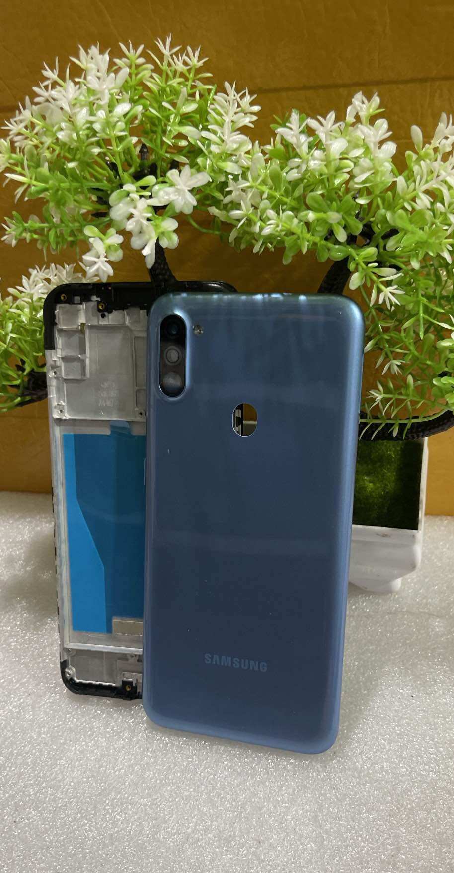 Vỏ Sam Sung A11 full bộ có luôn kính camera với khay sim