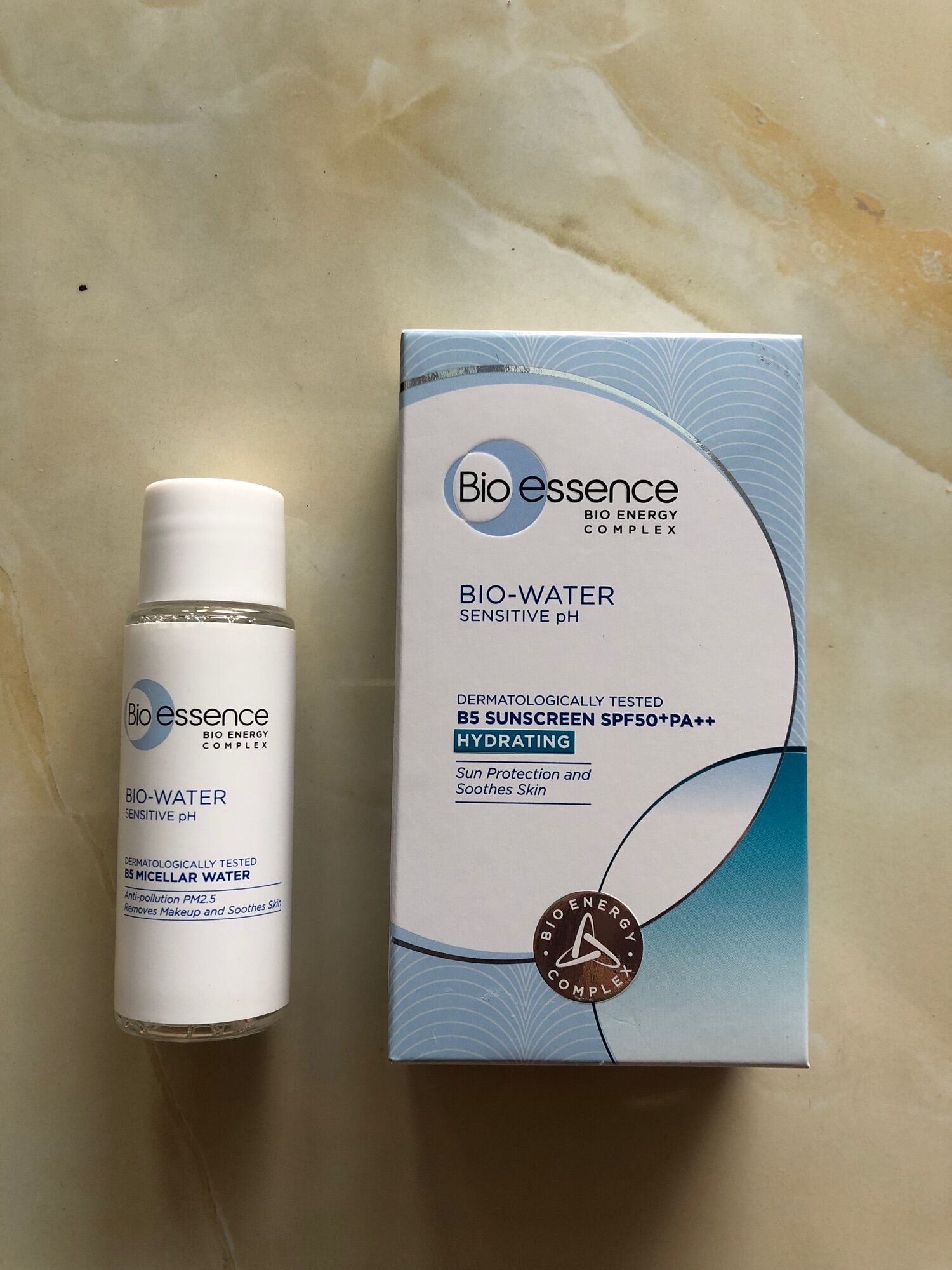 Kem chống nắng dưỡng ẩm bio-essence bio-water b5 spf50+ pa++ 40ml tặng nước tẩy trang 30ml