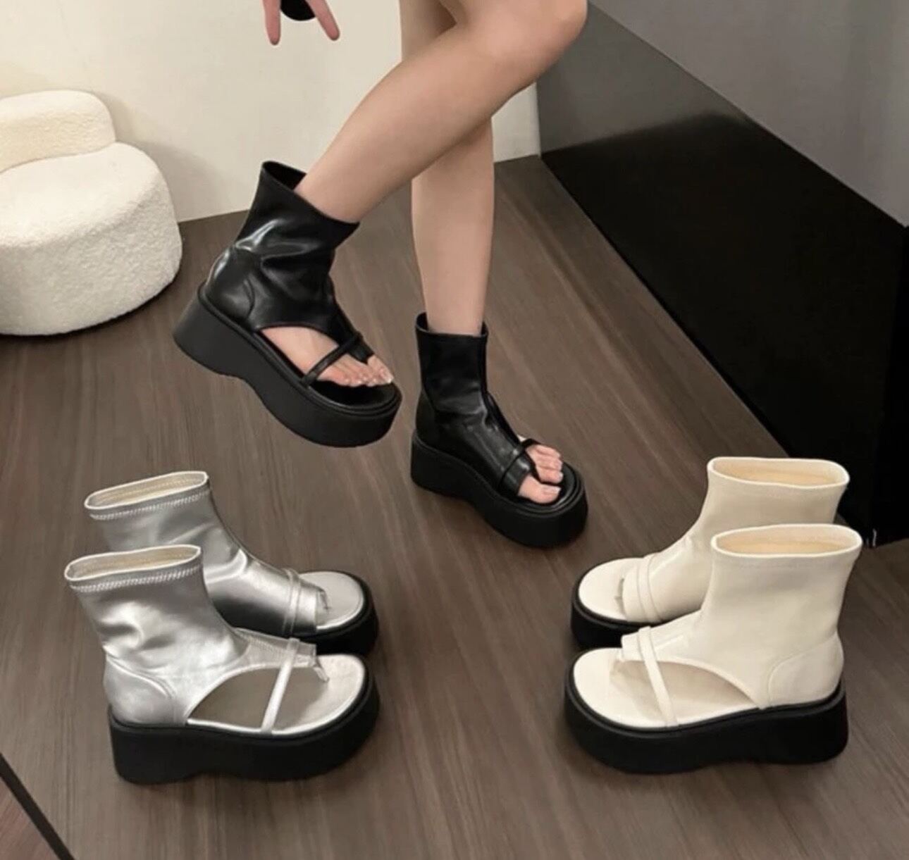 Hai mẫu Giày bốt cổ lửng hở gót da mềm gót vuông 5 phân