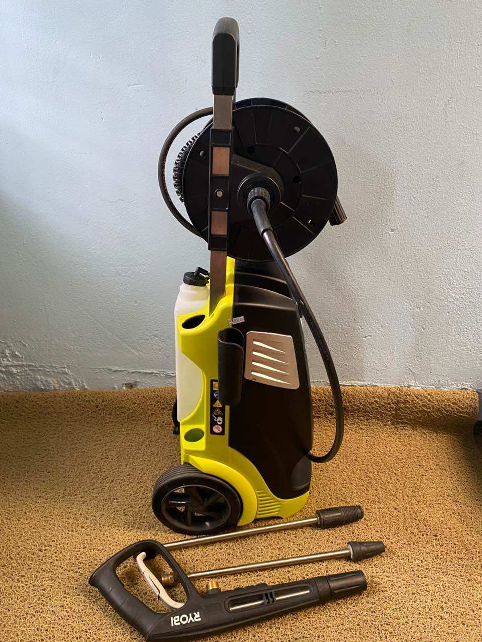 Máy rửa xe ryobj 2400w