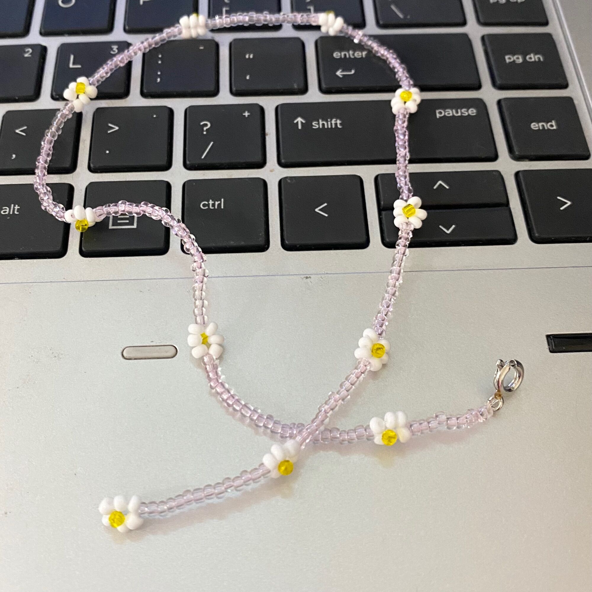 Vòng cổ chocker hạt cườm pha lê hoa cúc xinh xắn