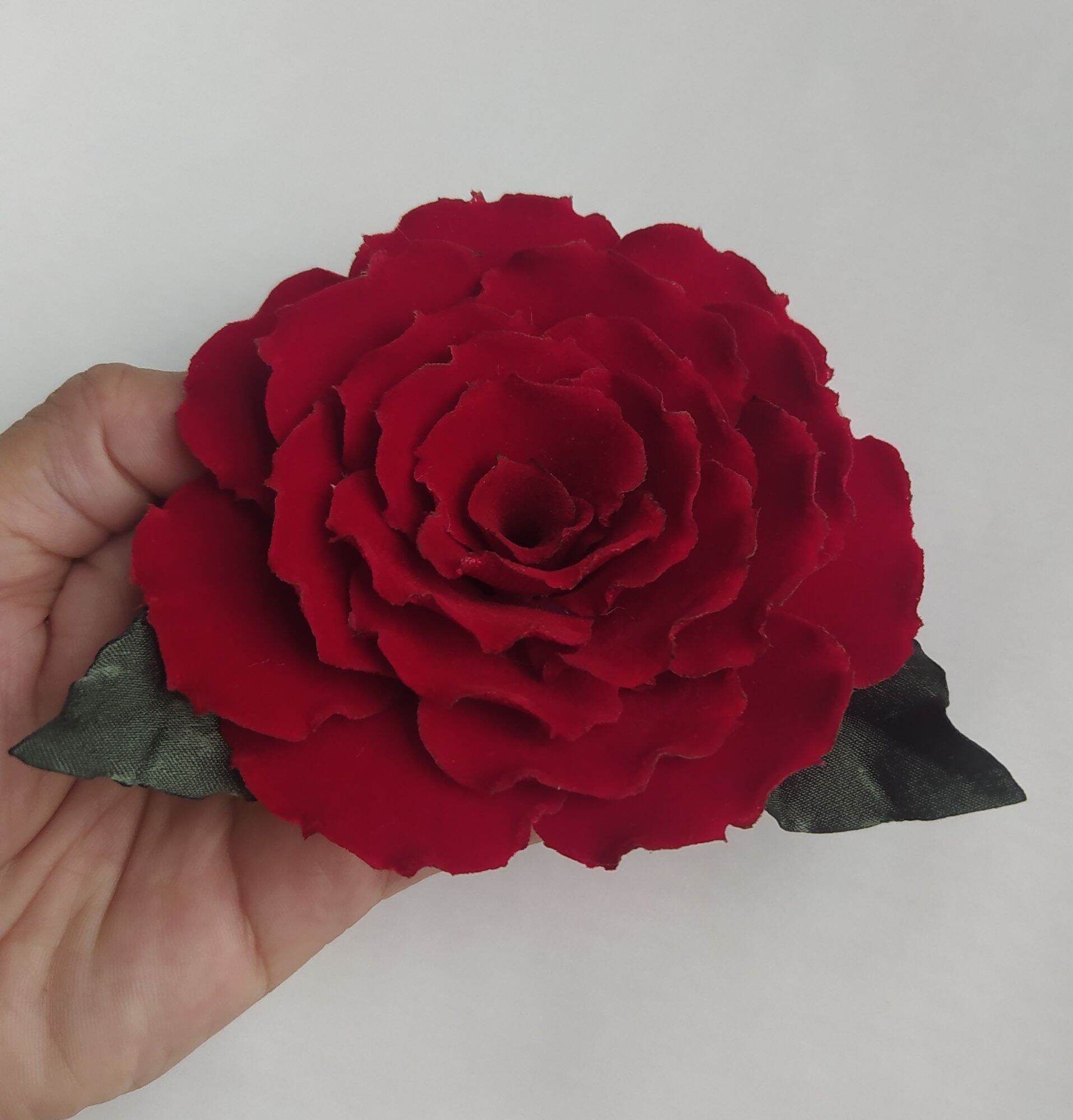 Hoa cài áo Canto handmade màu đỏ