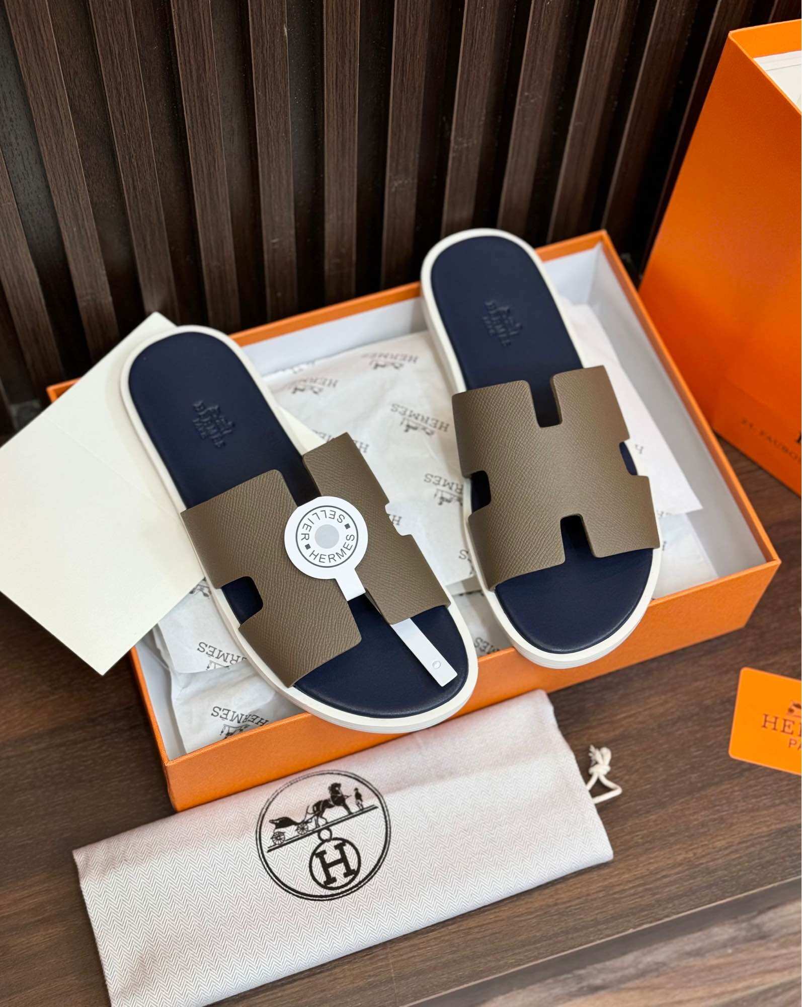 🔥HOT🎊 Dép lê nam quai ngang ℍ𝕖𝕣𝕞𝕖𝕤 xám viền fullbox
