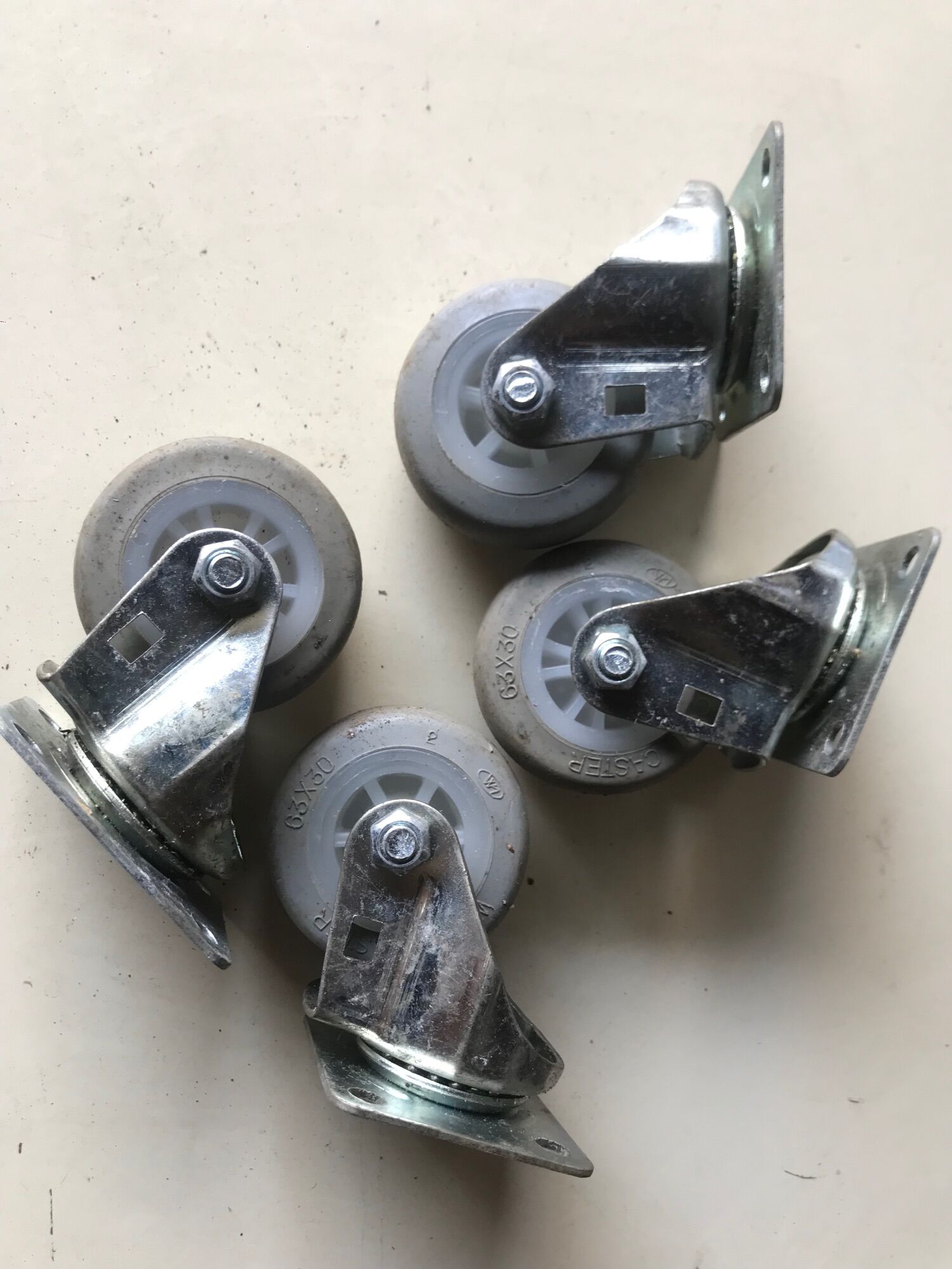 4 Bánh xe tủ hàng