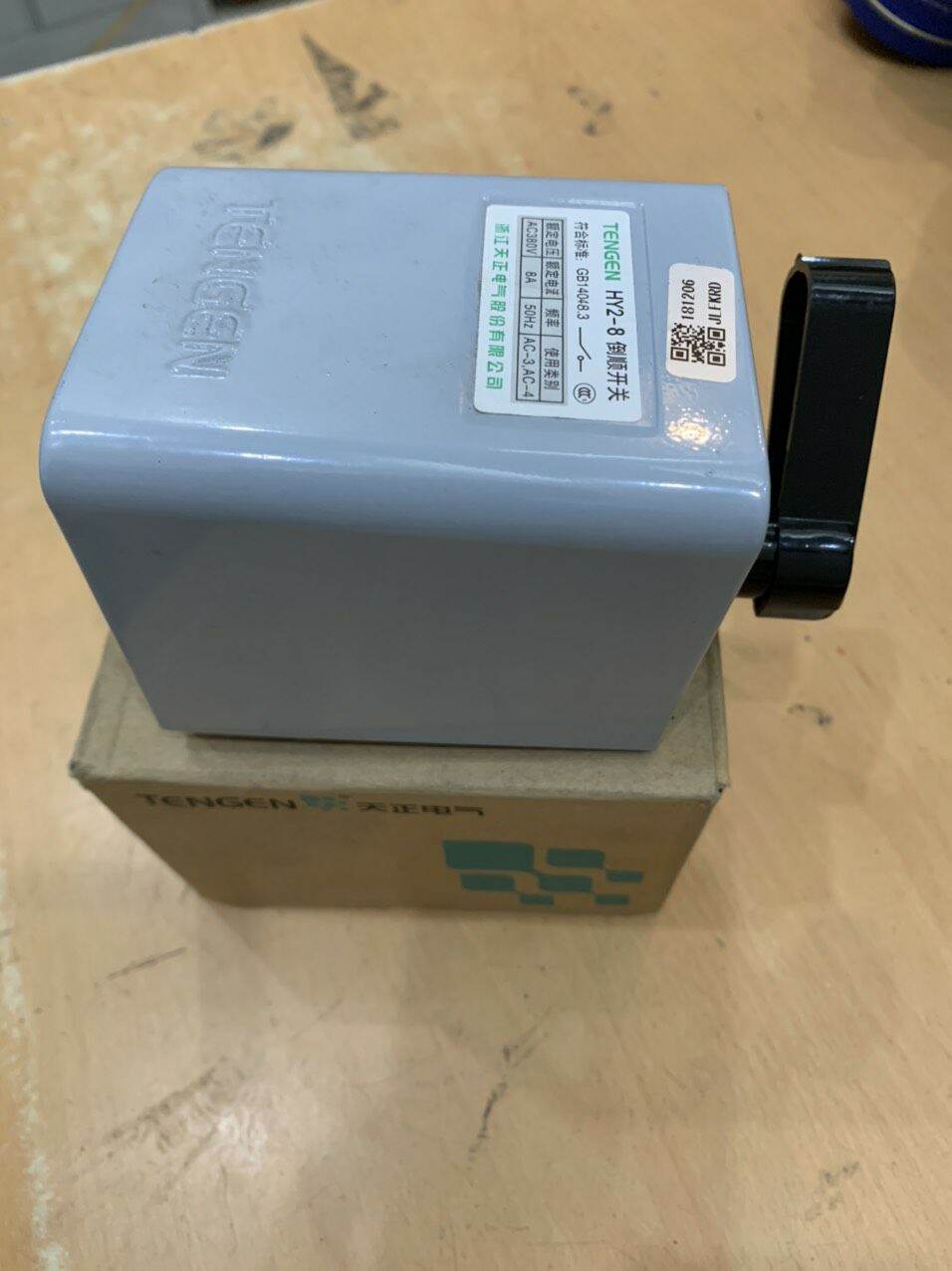 Công tắc đảo chiều của máy uốn a2-ba4- tq -220v-380v