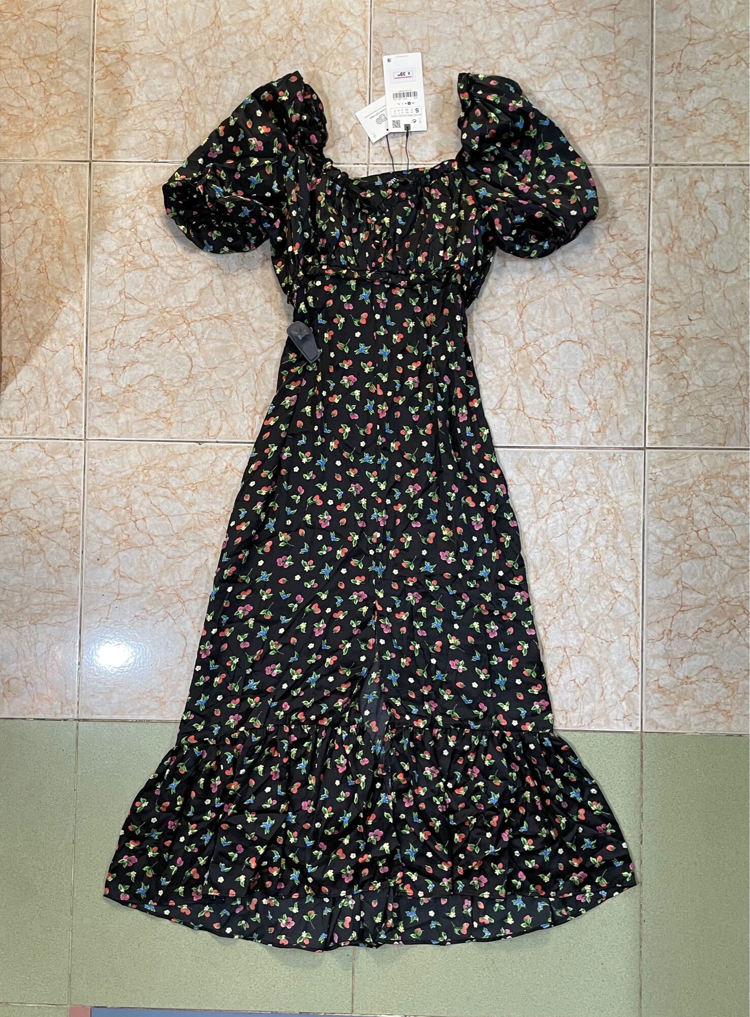 Đầm zara auth tuồn cổ vuông xẻ trước dịu dàng đen size m dưới 60kg
