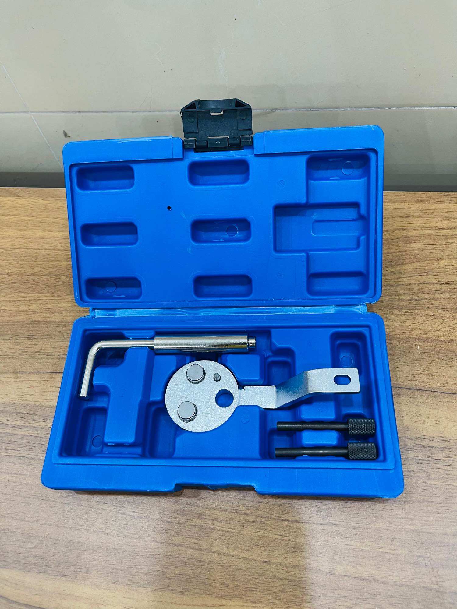 Orange Maintenance Scale Tool Set for Ford Ranger, Ford Focus, Ford Transit Vehicles