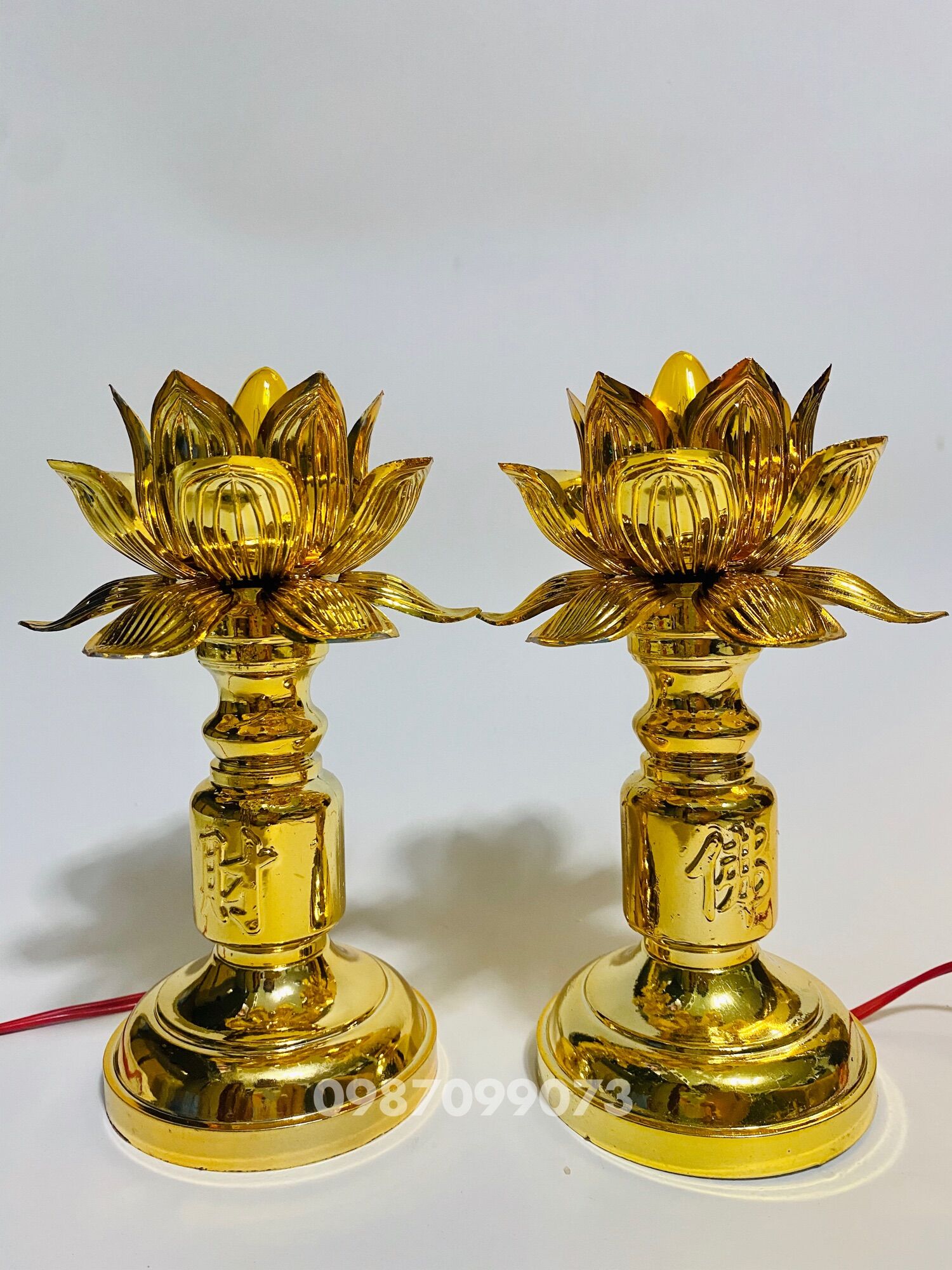 Đèn thờ hoa sen mạ vàng ( một cặp )