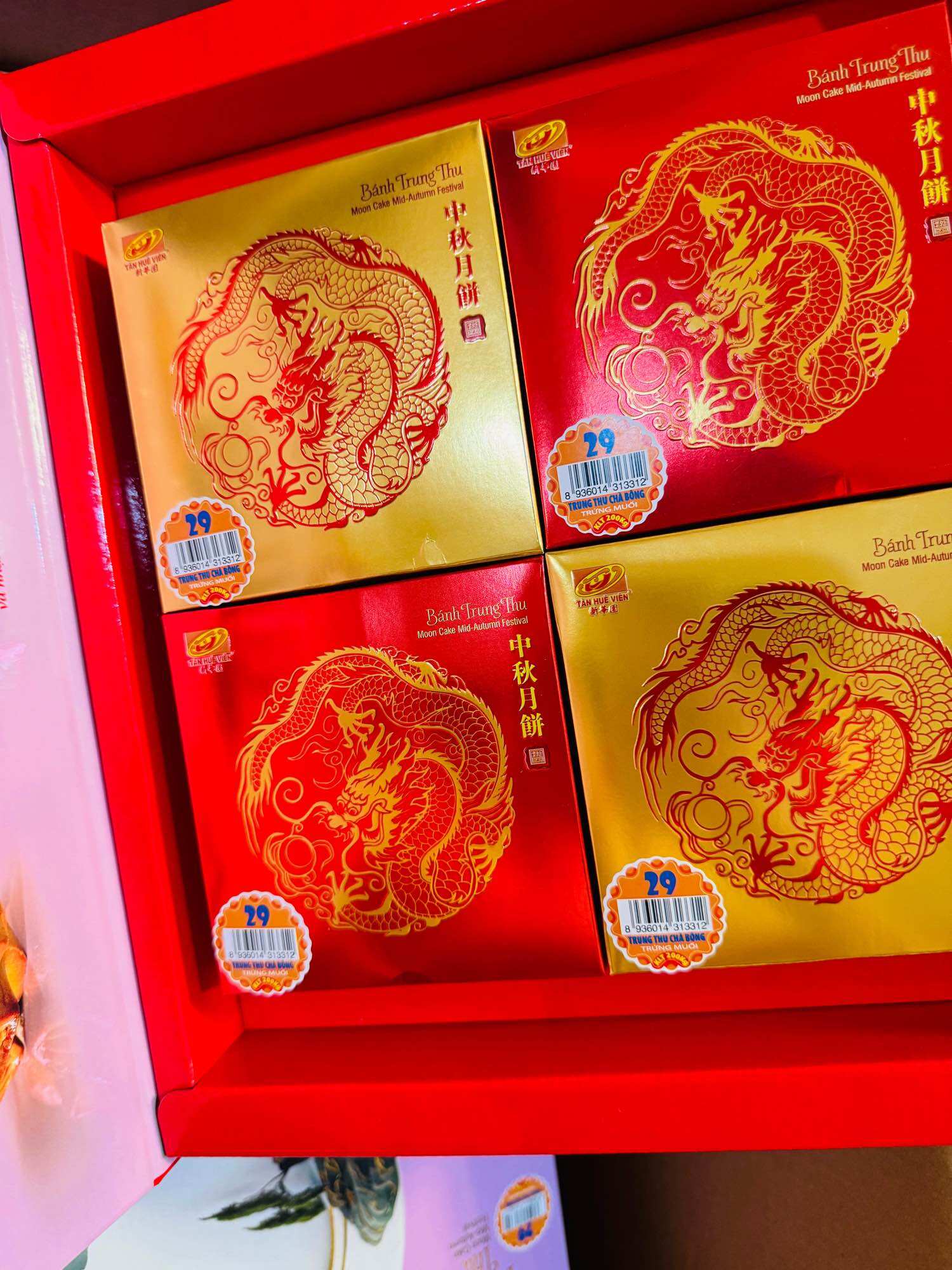 Trung thu chà bông trứng muối Tân Huê Viên (200g/cái)