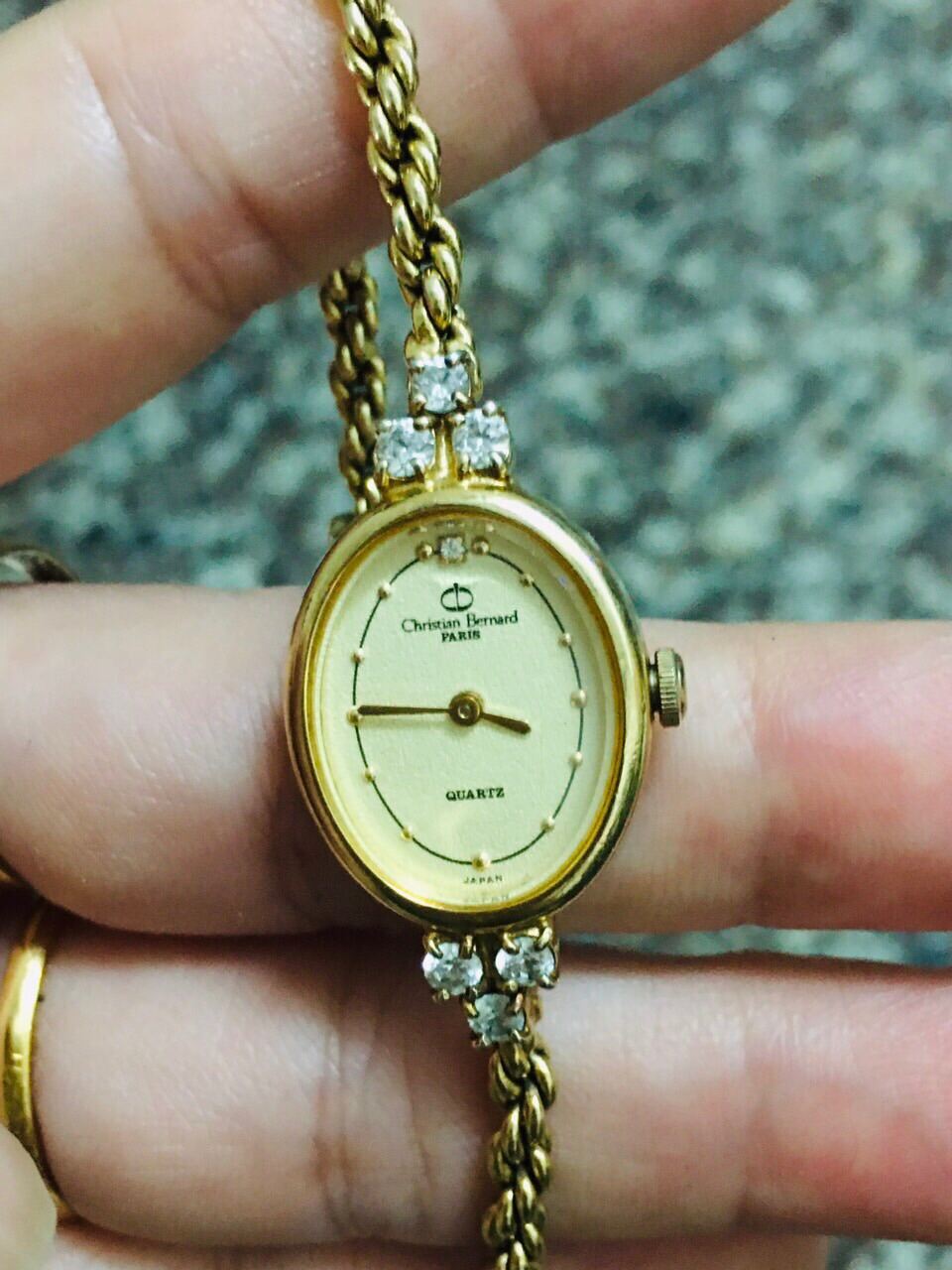 Đồng hồ nữ hiệu Christian Bernard Nhật dáng lắc vàng.