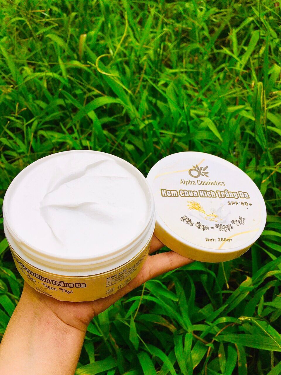 Kem chua body kích trắng dưỡng trắng da hộp 200gram