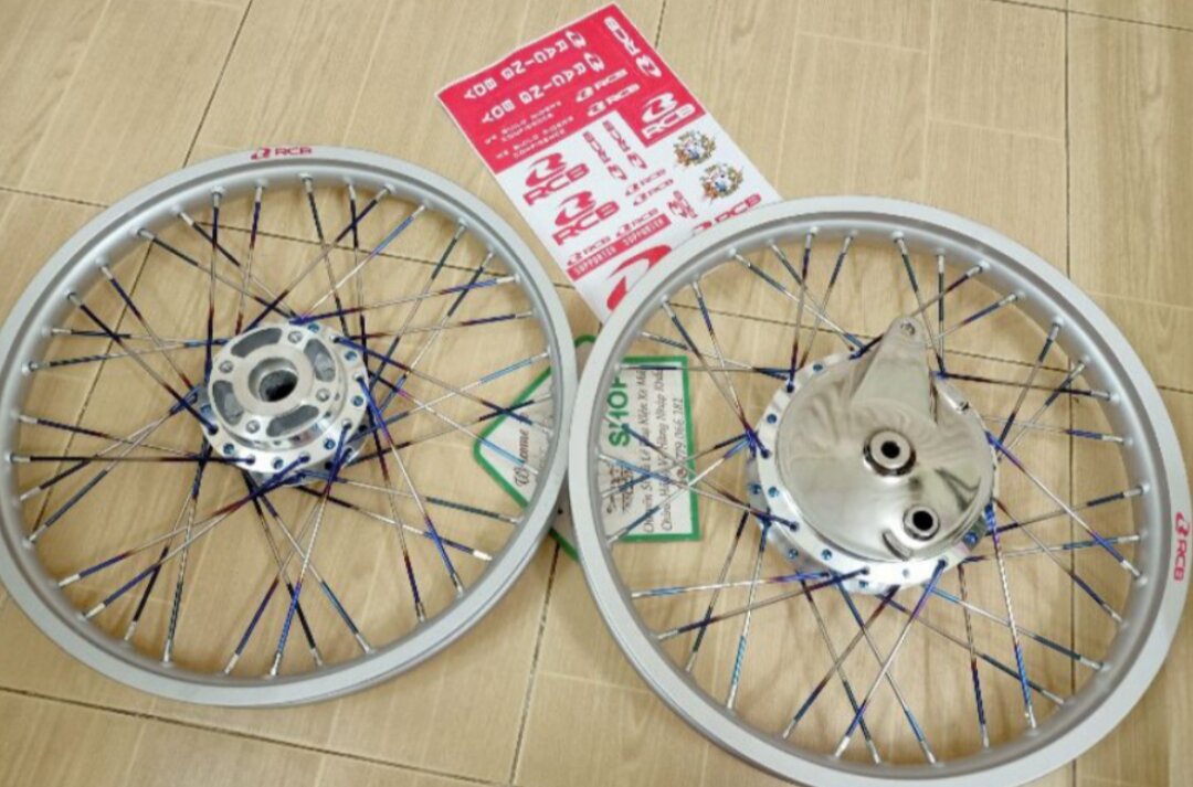 BÁNH CĂM GẮN SIRIUS JUPITER TAURUS EXCITER 2006-2010 WAVE FUTURE KÈM MÁ ĐÙM SAU NIỀNG NHÔM RCB CĂM TITAN ĐÙM MA CROM LẮP VÀO NHƯ ZIN KHÔNG CHẾ ĐÃ RÚT CĂM SẢN PHẨM MỚI Y NHƯ HÌNH ẢNH