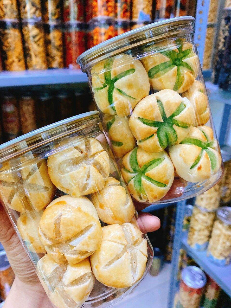 Combo 2 hộp bánh dừa nướng sầu riêng và bánh đậu xanh lá dứa đồng tiền