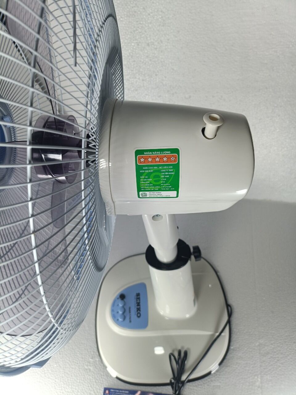 Quạt lửng thân nhựa Senko L1638