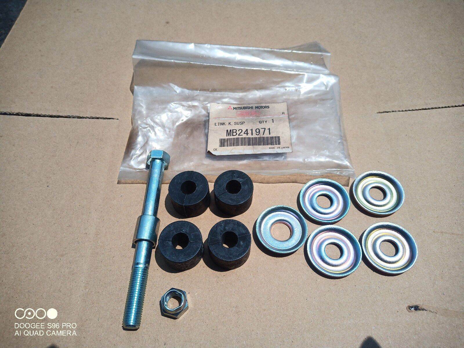 Khớp nối thanh cân bằng sau cho pajero v33w mb241971