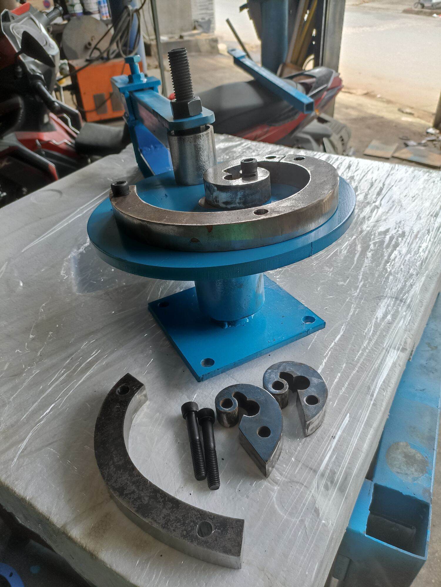 Vam uốn sắt mỹ thuật bẻ tay giá rẻ ( Uốn được sắt đặc, hộp,  sắt la)
