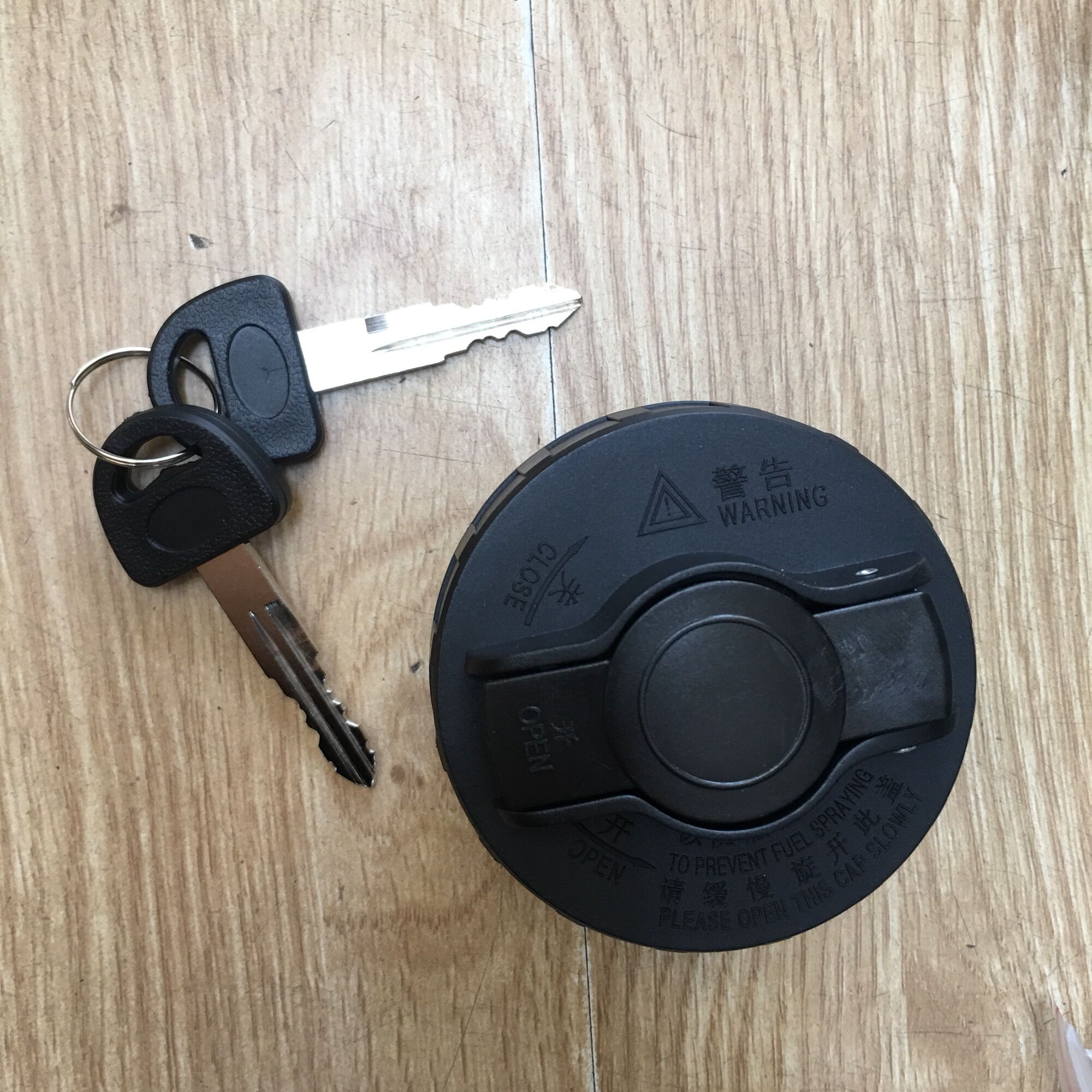 Nắp bình xăng dongben870, sym t880